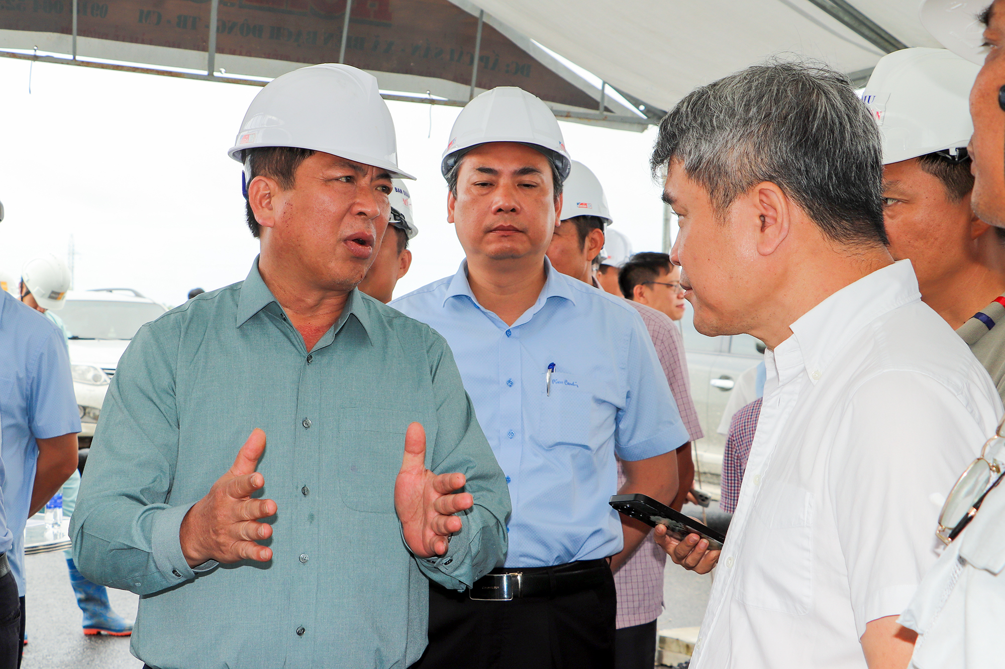 Bộ trưởng Trần Hồng Minh: Dốc toàn lực nối thông "mảnh ghép" cuối cùng cao tốc Bắc - Nam- Ảnh 4. Bộ trưởng Trần Hồng Minh: Dốc toàn lực nối thông "mảnh ghép" cuối cùng cao tốc Bắc - Nam- Ảnh 4.