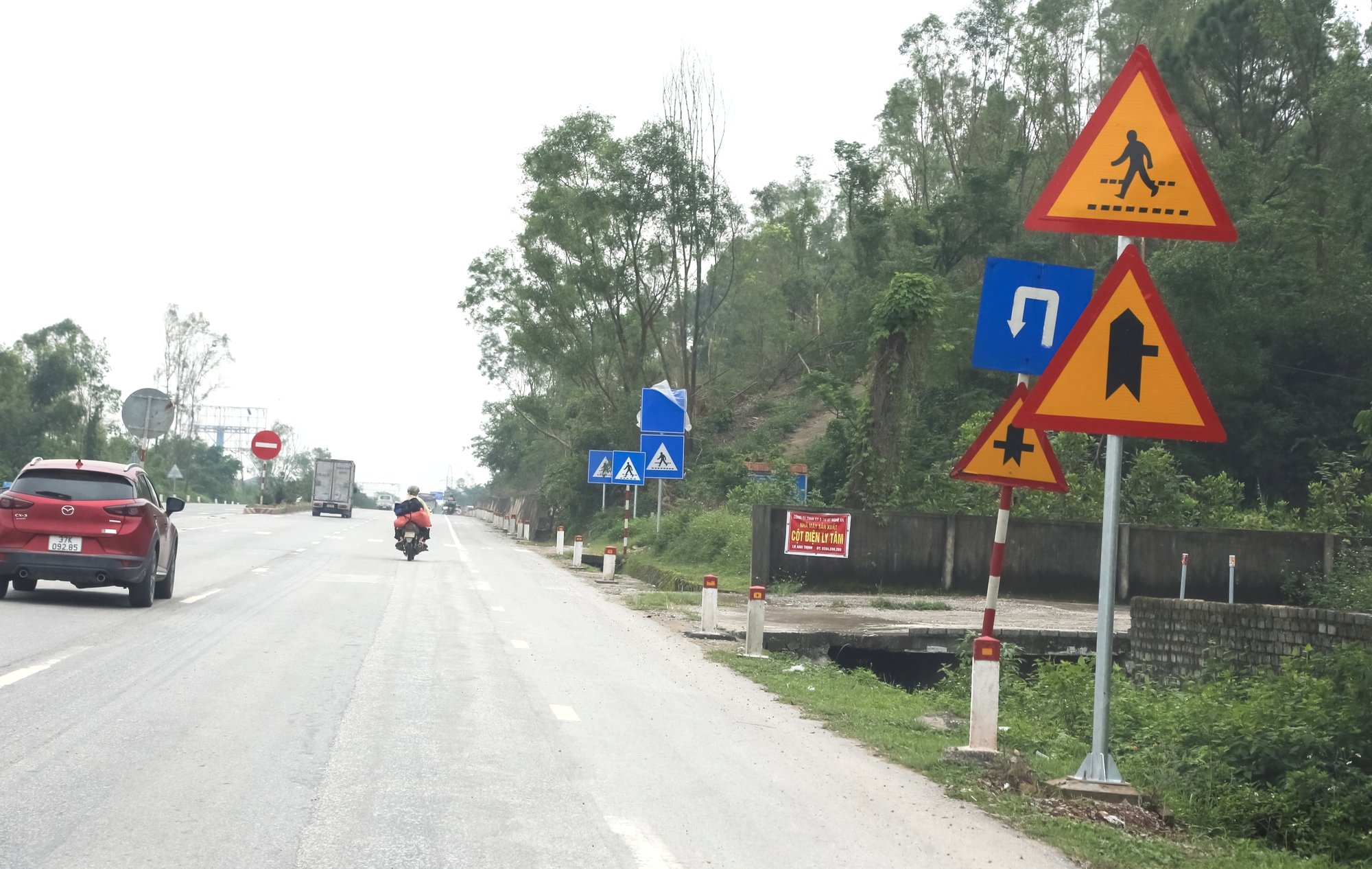 Nghệ An: Thay thế biển b&aacute;o tr&ecirc;n quốc lộ 1 theo cập nhật quy chuẩn kỹ thuật quốc gia- Ảnh 2.