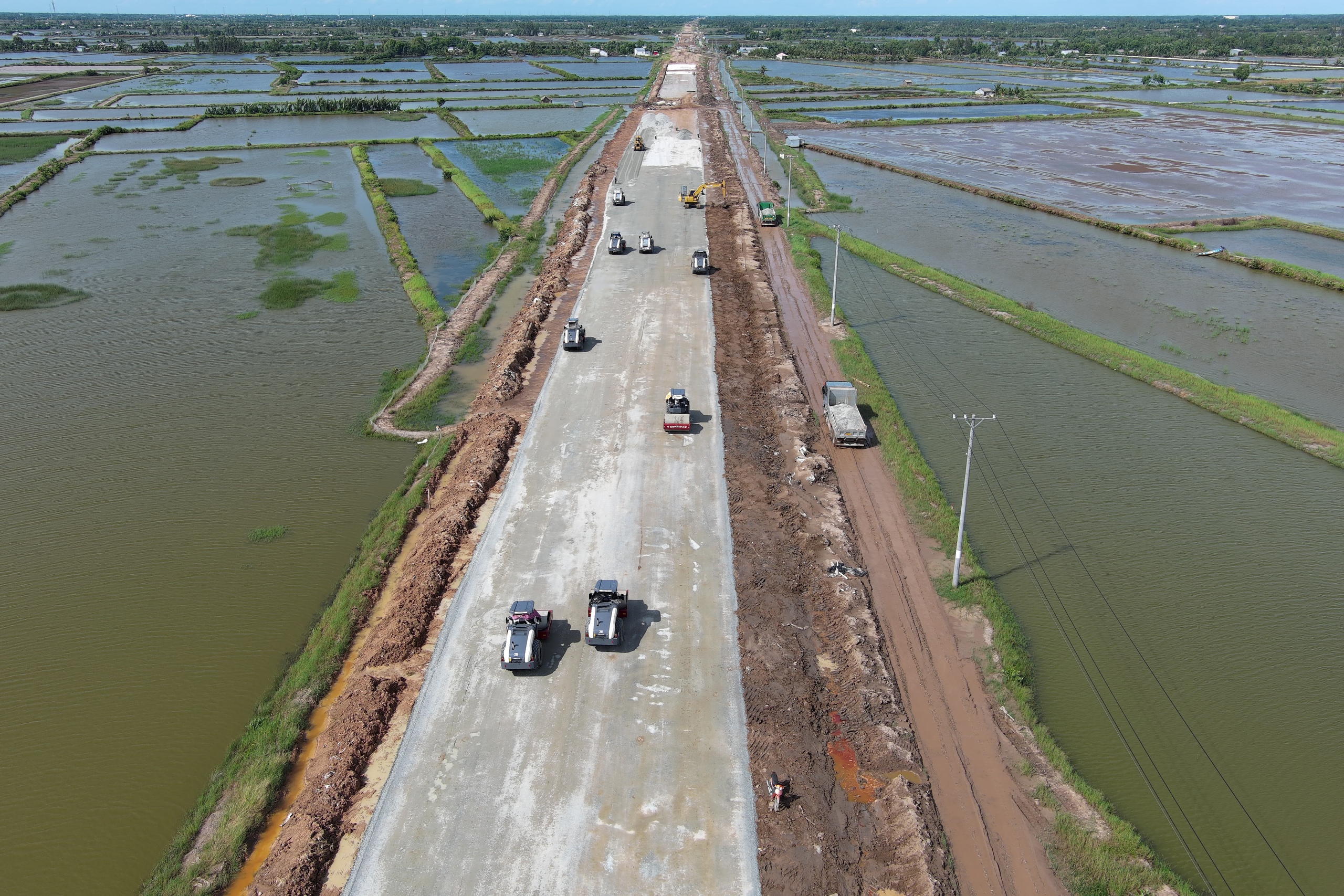 Bộ trưởng Trần Hồng Minh: Dốc toàn lực nối thông "mảnh ghép" cuối cùng cao tốc Bắc - Nam- Ảnh 5. Bộ trưởng Trần Hồng Minh: Dốc toàn lực nối thông "mảnh ghép" cuối cùng cao tốc Bắc - Nam- Ảnh 5.