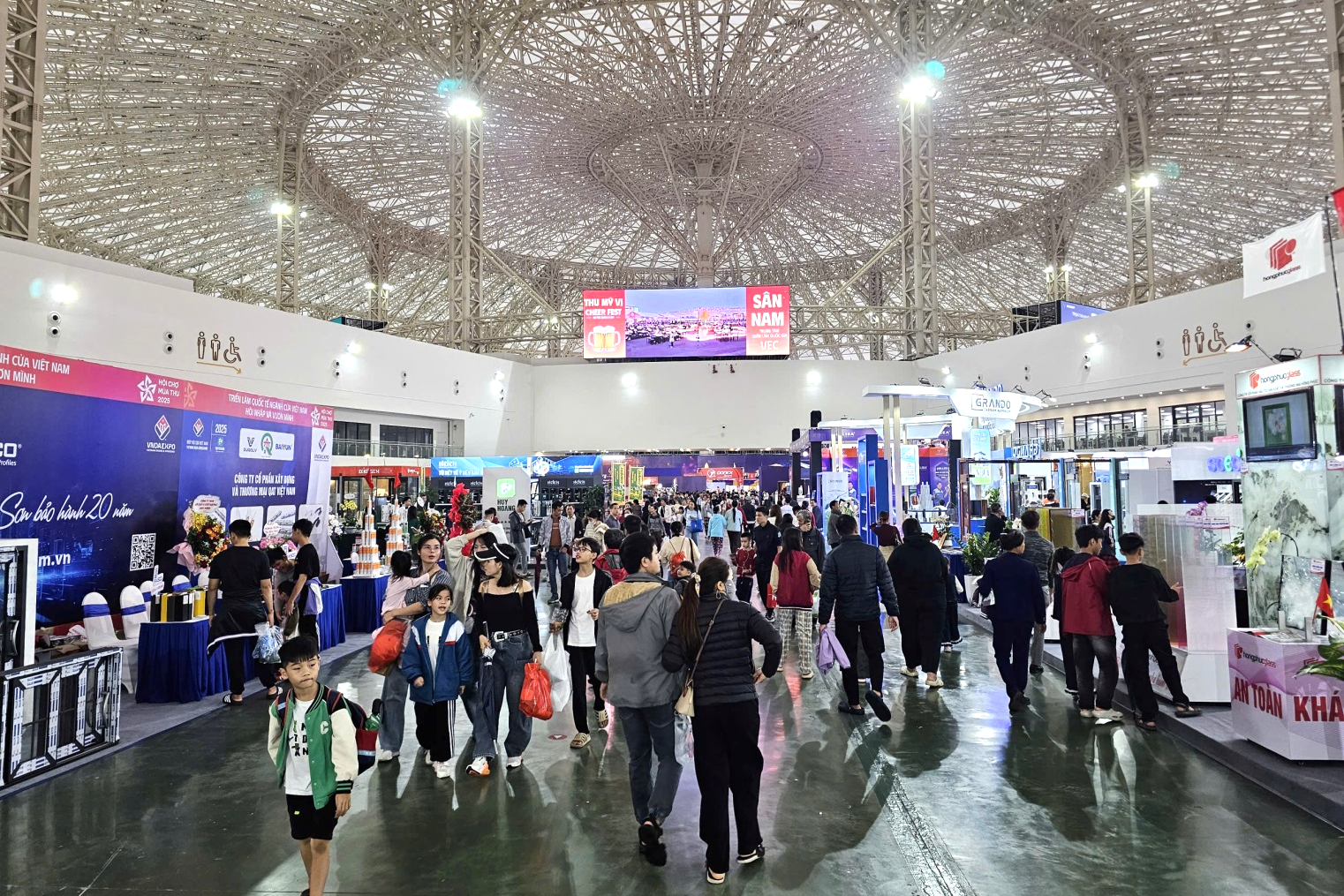 Ngành cửa mang gì tới Hội chợ Mùa Thu 2025?- Ảnh 1. C:\Users\HP\Desktop\Cửa tại Hội chợ mùa thu\4.jpg