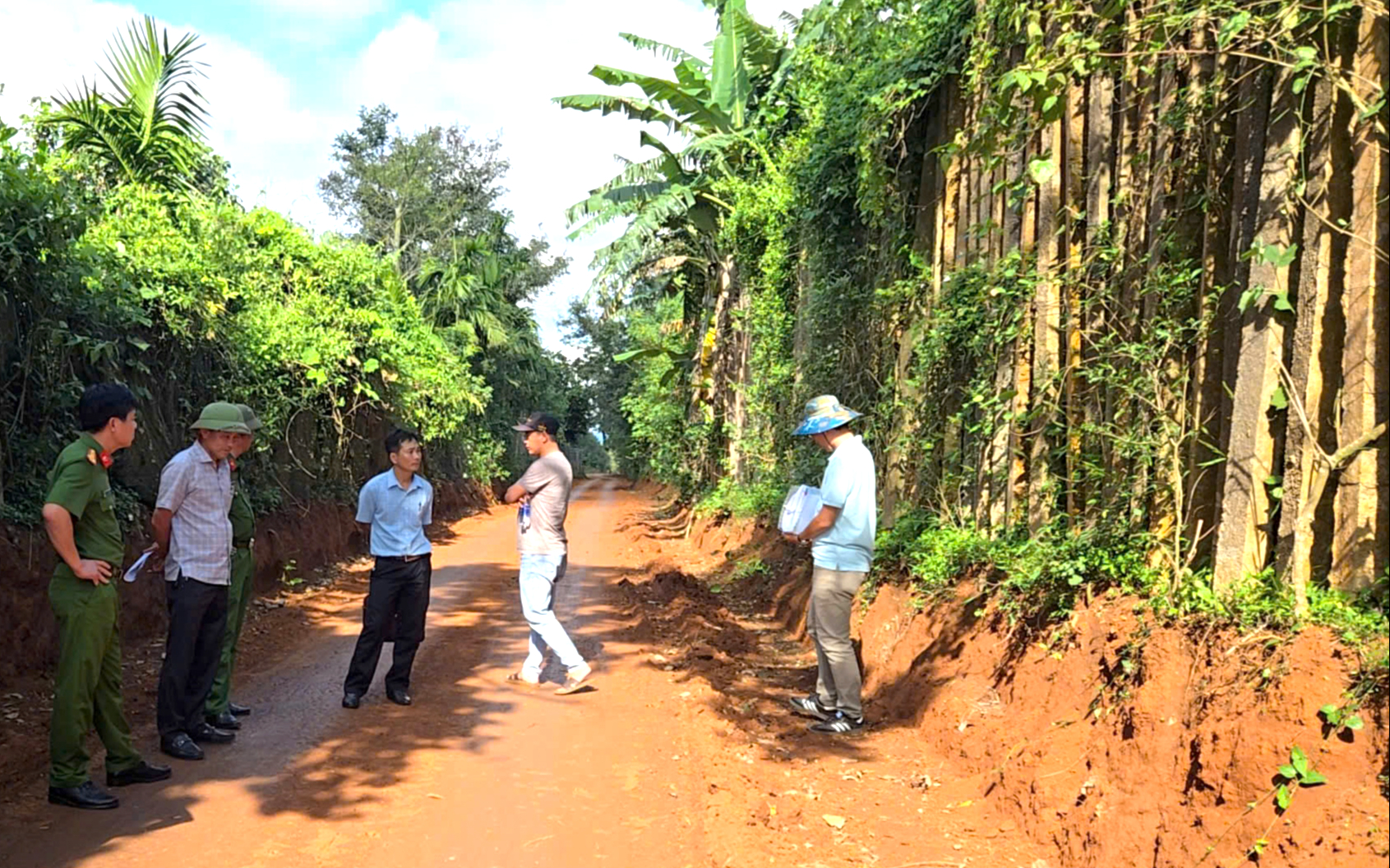 Đắk Lắk: L&agrave;m r&otilde; vụ hơn 2.000m&sup3; đất c&ocirc;ng tr&igrave;nh nghi bị đ&agrave;o tr&aacute;i ph&eacute;p, chủ đầu tư l&ecirc;n tiếng- Ảnh 2.