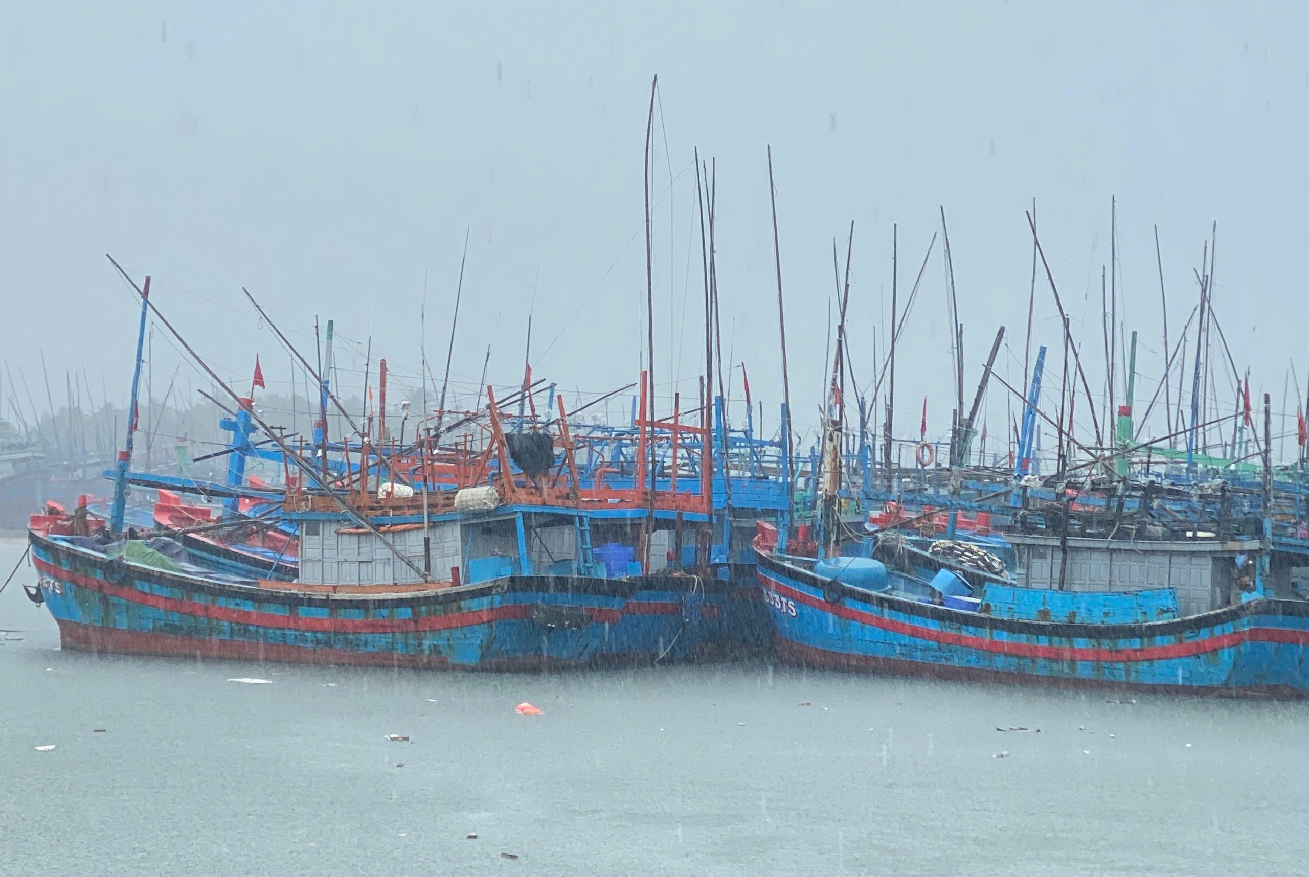 Gia Lai khẩn trương kích hoạt cấp độ ứng phó cao hơn một cấp đối với bão Kalmaegi- Ảnh 3. Gia Lai khẩn trương kích hoạt cấp độ ứng phó cao hơn một cấp đối với bão Kalmaegi- Ảnh 3.