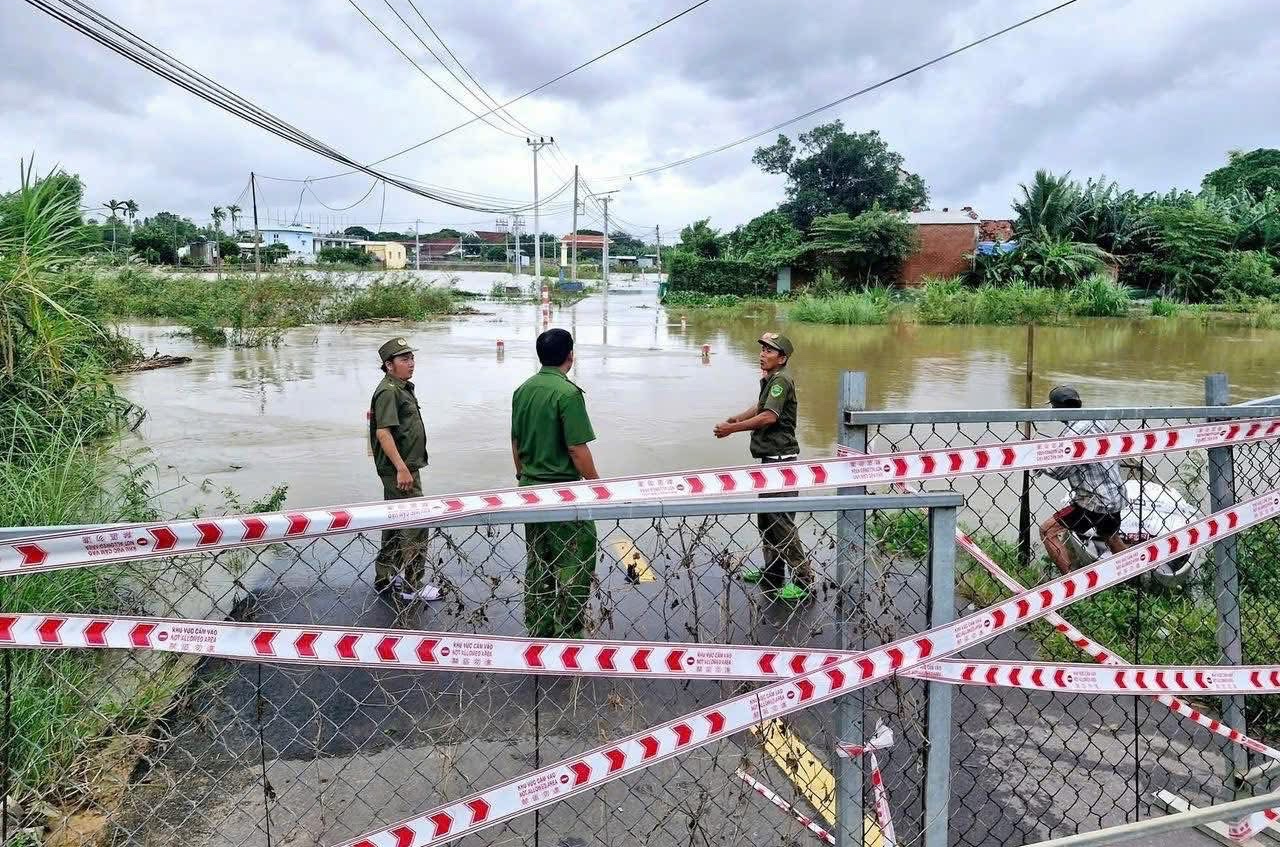 Gia Lai khẩn trương kích hoạt cấp độ ứng phó cao hơn một cấp đối với bão Kalmaegi- Ảnh 2. Gia Lai khẩn trương kích hoạt cấp độ ứng phó cao hơn một cấp đối với bão Kalmaegi- Ảnh 2.