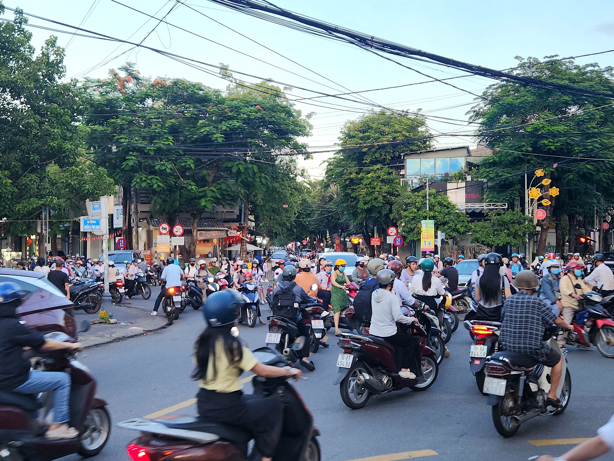 Quảng Ngãi khởi công mở rộng nút giao thông ngã 5 cũ- Ảnh 4. Quảng Ngãi khởi công mở rộng nút giao thông ngã 5 cũ- Ảnh 4.