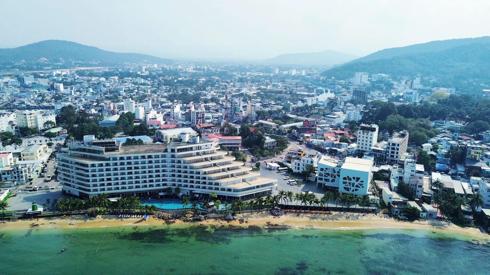 &Eacute;p cọc tr&uacute;ng c&aacute;p ngầm vượt biển g&acirc;y mất điện diện rộng ở Ph&uacute; Quốc- Ảnh 1.