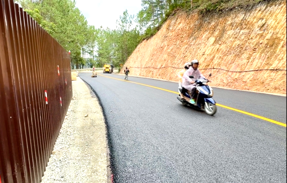 L&acirc;m Đồng: Th&ocirc;ng tuyến đ&egrave;o Mimosa sau 10 ng&agrave;y t&ecirc; liệt do sạt lở- Ảnh 1.