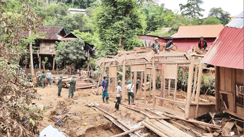 Thủ tướng ph&aacute;t động chiến dịch thần tốc sửa chữa, x&acirc;y lại nh&agrave; sau thi&ecirc;n tai miền Trung- Ảnh 1.