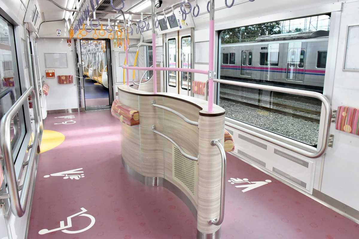 Xu hướng giảm ghế, mở rộng kh&ocirc;ng gian tr&ecirc;n t&agrave;u cho người khuyết tật ở Tokyo- Ảnh 1.