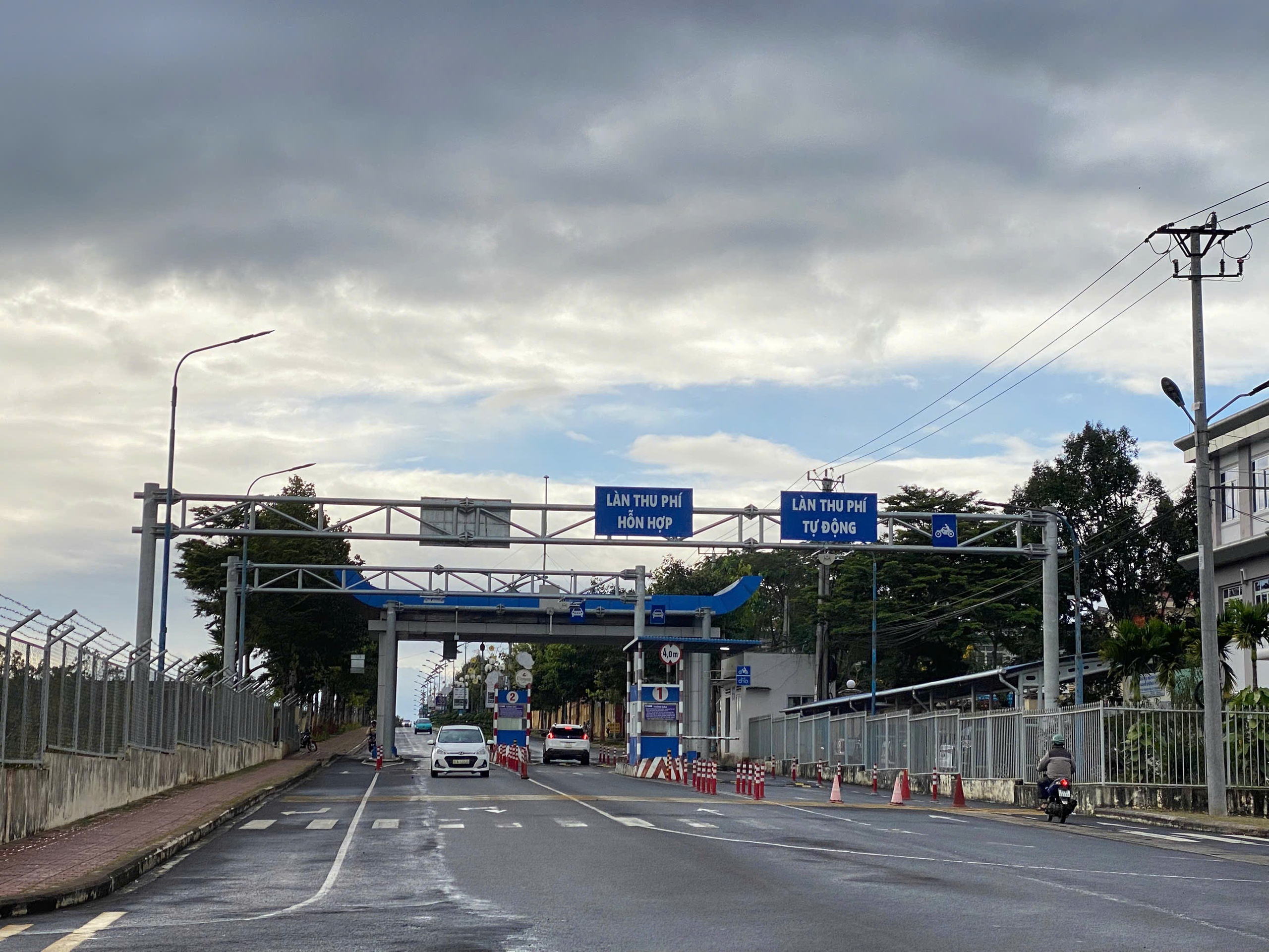 Cảng H&agrave;ng kh&ocirc;ng Pleiku triển khai thu ph&iacute; kh&ocirc;ng dừng &ocirc; t&ocirc;- Ảnh 1.