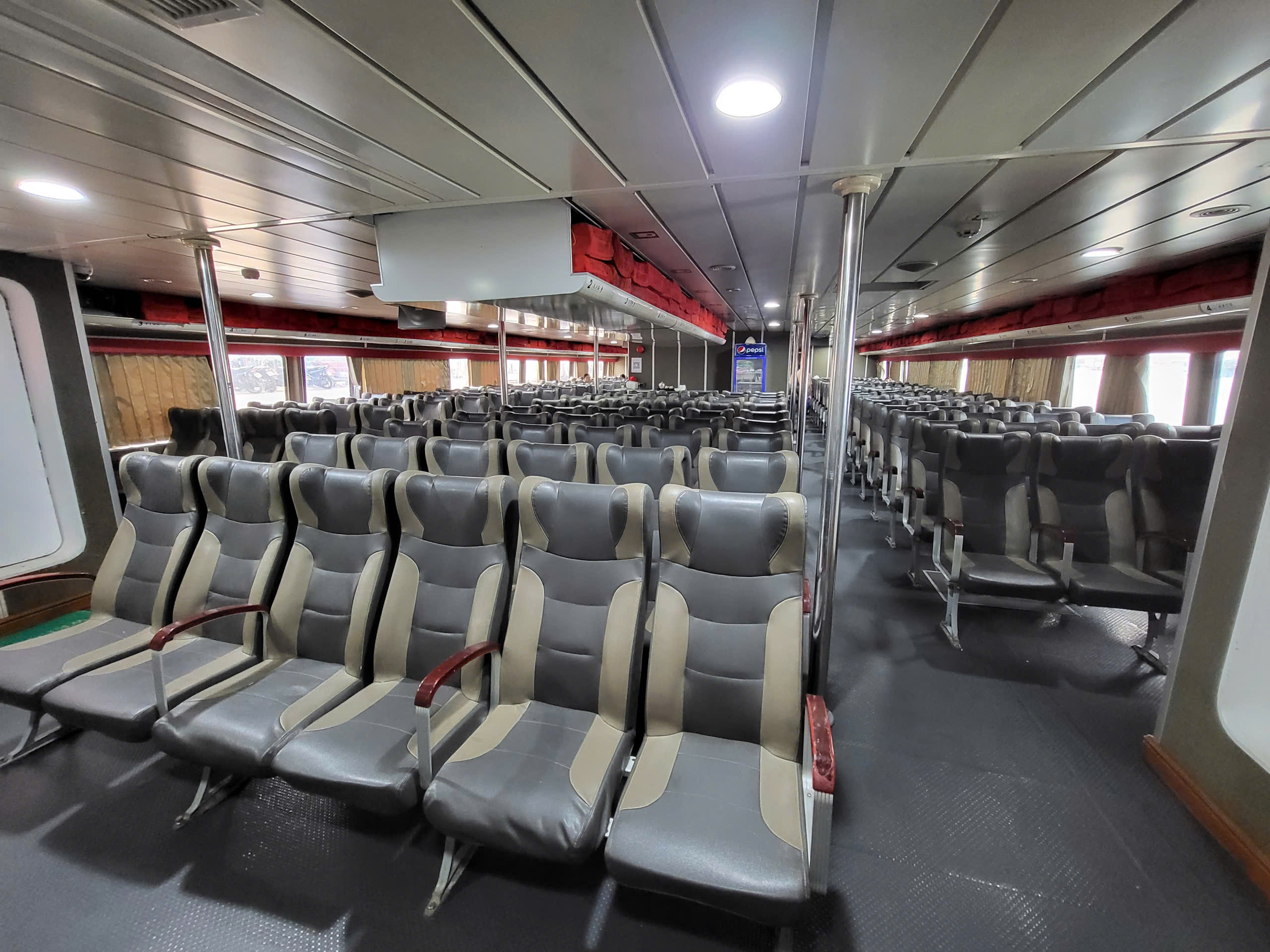 Vận tải đường thủy an toàn, trợ lực để du lịch Lý Sơn phát triển- Ảnh 5. Vận tải đường thủy an toàn, trợ lực để du lịch Lý Sơn phát triển- Ảnh 5.