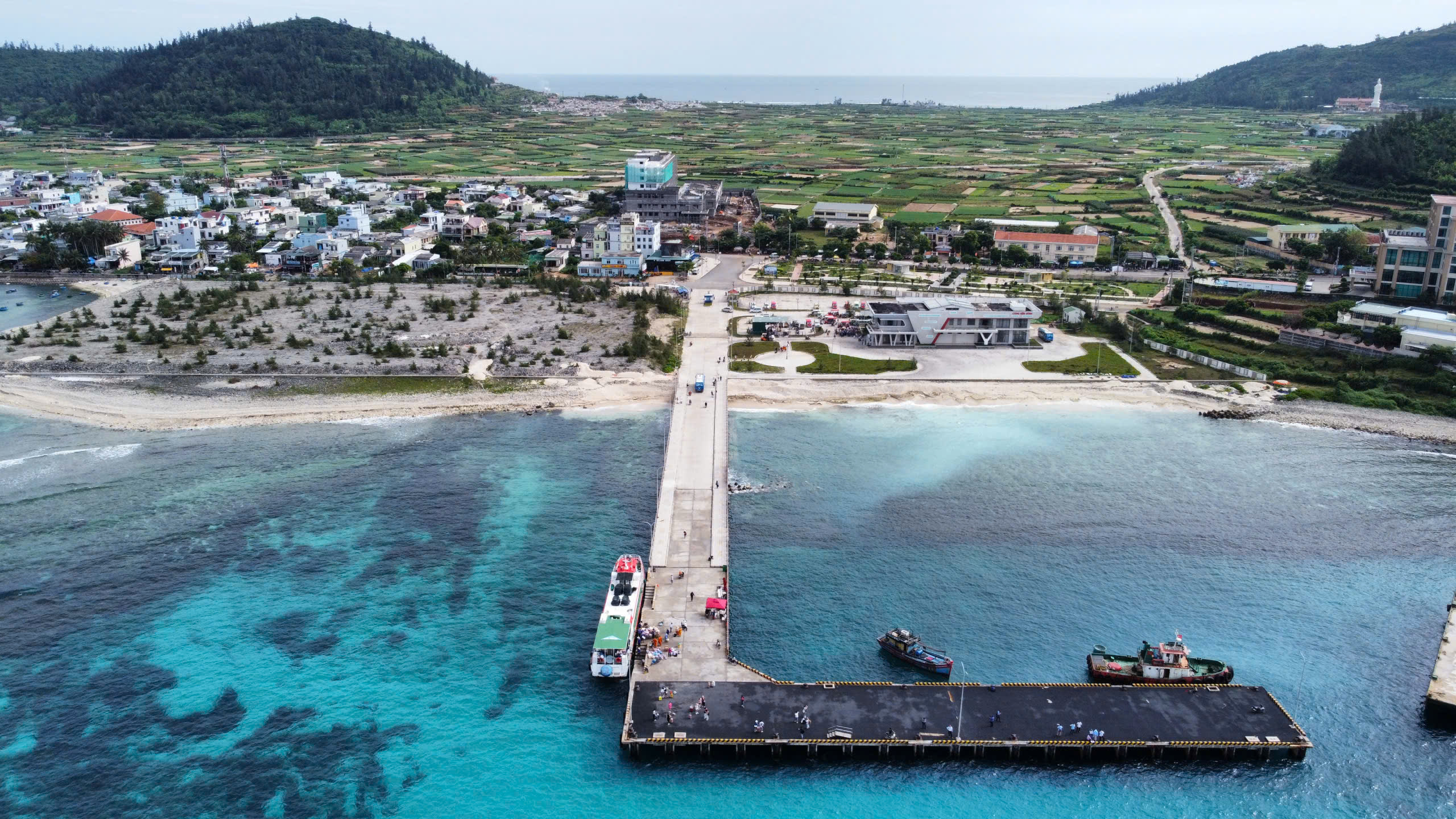 Vận tải đường thủy an toàn, trợ lực để du lịch Lý Sơn phát triển- Ảnh 4. Vận tải đường thủy an toàn, trợ lực để du lịch Lý Sơn phát triển- Ảnh 4.