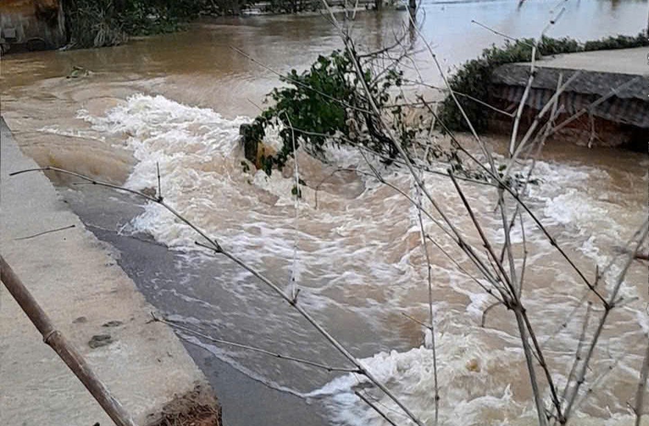 C&ograve;n 54.000 nh&agrave; bị ngập, chưa "hồi sức" sau mưa lũ, Huế lại gồng m&igrave;nh chống b&atilde;o Kalmaegi - Ảnh 1.