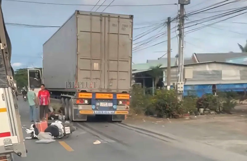 Hiện trường vụ tai nạn khiến hai c&ocirc; g&aacute;i trẻ gặp tai nạn - Ảnh: HD.