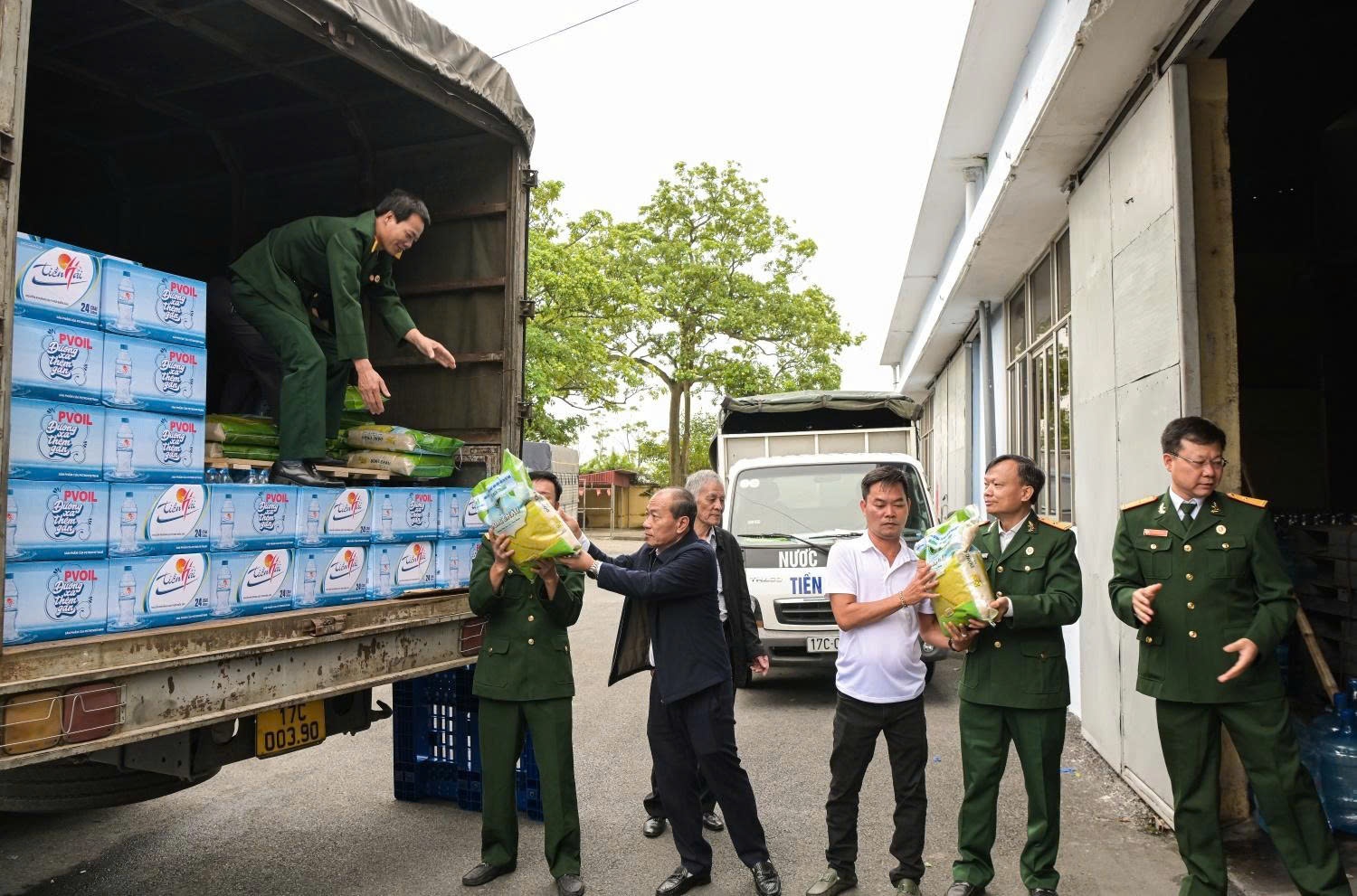 Petrovietnam kịp thời hỗ trợ c&aacute;c tỉnh miền Trung bị ảnh hưởng thi&ecirc;n tai- Ảnh 1.