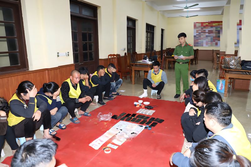 Ninh B&igrave;nh: Bắt 21 đối tượng trong ổ bạc, thu hơn 760 triệu đồng- Ảnh 1.