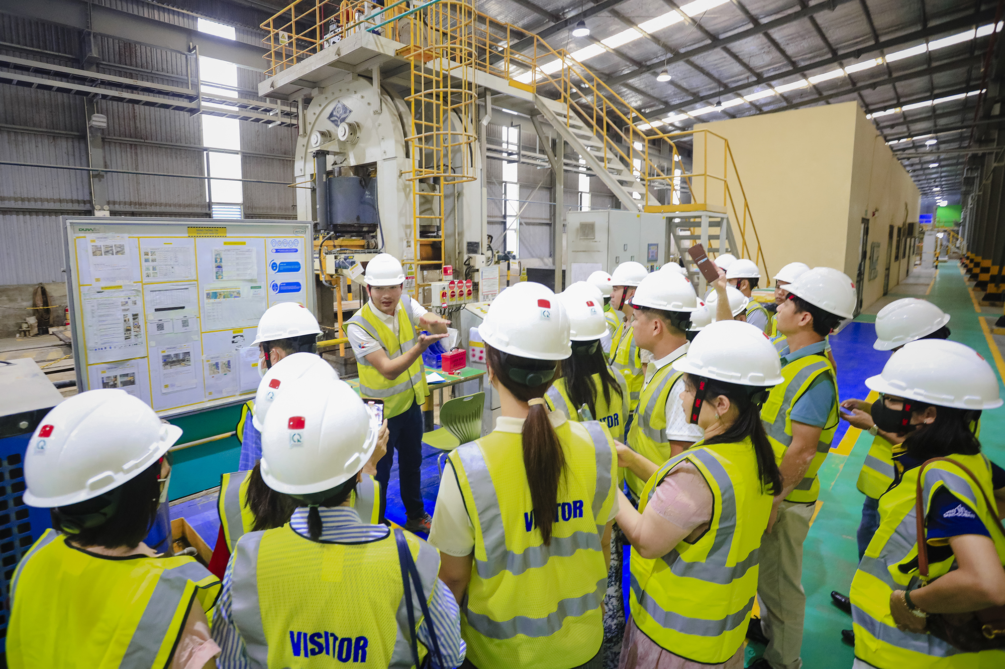 Vật liệu xanh &ldquo;l&eacute;p vế&rdquo; v&igrave; gi&aacute; th&agrave;nh v&agrave; th&oacute;i quen ti&ecirc;u d&ugrave;ng- Ảnh 1.