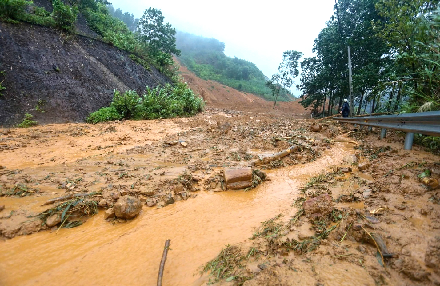 Ng&agrave;nh đường bộ chủ động ph&ograve;ng chống, khắc phục hậu quả thi&ecirc;n tai- Ảnh 2.