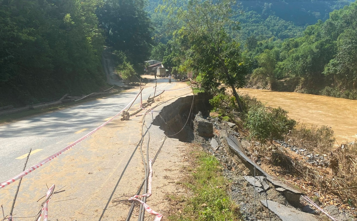 Thanh H&oacute;a: Chi hơn 640 tỷ đồng khắc phục hậu quả thi&ecirc;n tai v&agrave; b&atilde;o số 10- Ảnh 1.