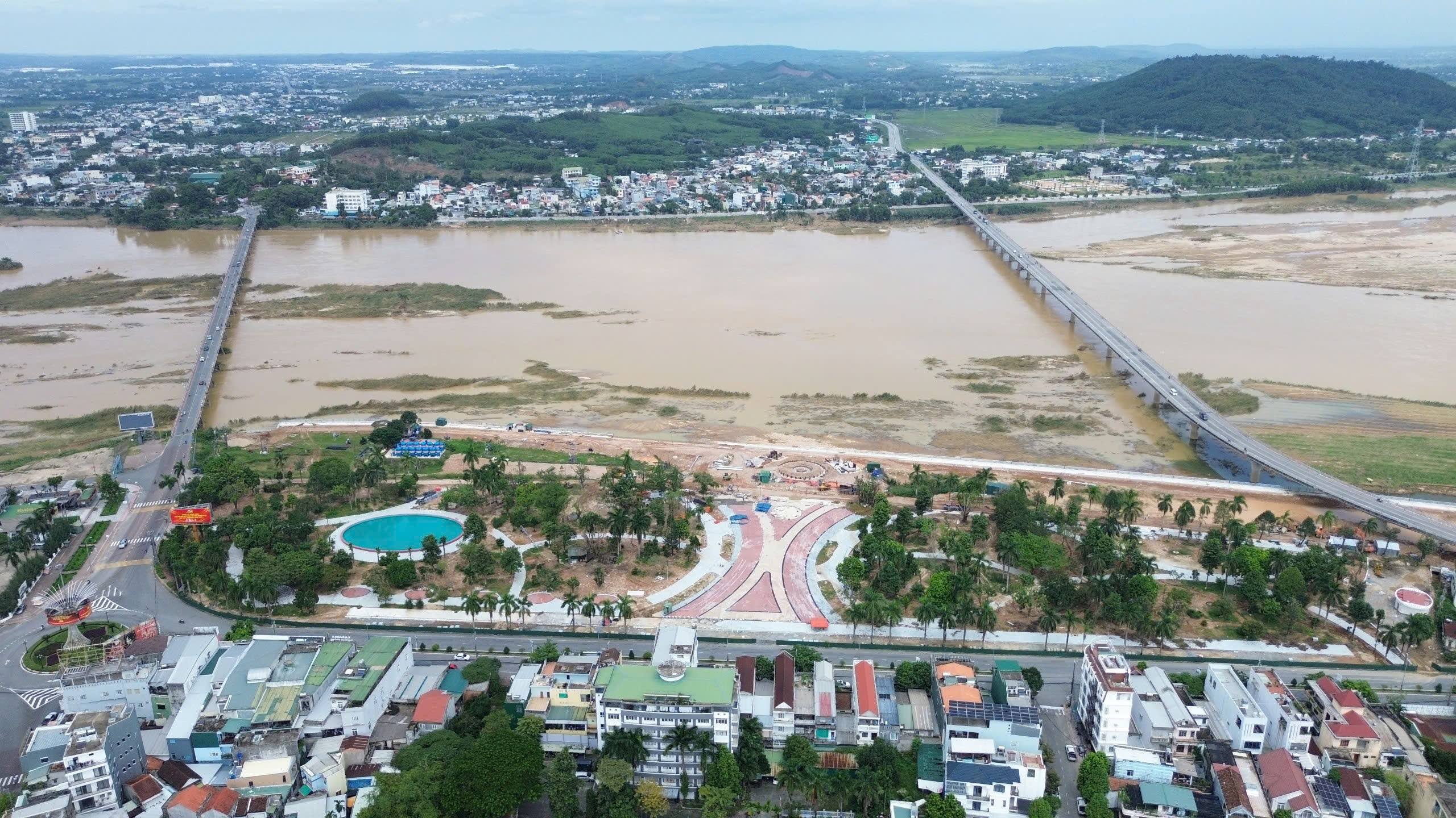 Quảng Ng&atilde;i th&uacute;c tiến độ v&agrave; giải ng&acirc;n c&aacute;c dự &aacute;n hạ tầng tổng mức đầu tư gần 4.000 tỷ đồng- Ảnh 3.