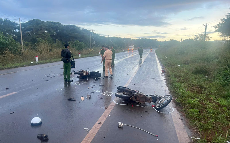 Hiện trường vụ tai nạn khiến bốn người thương vong.