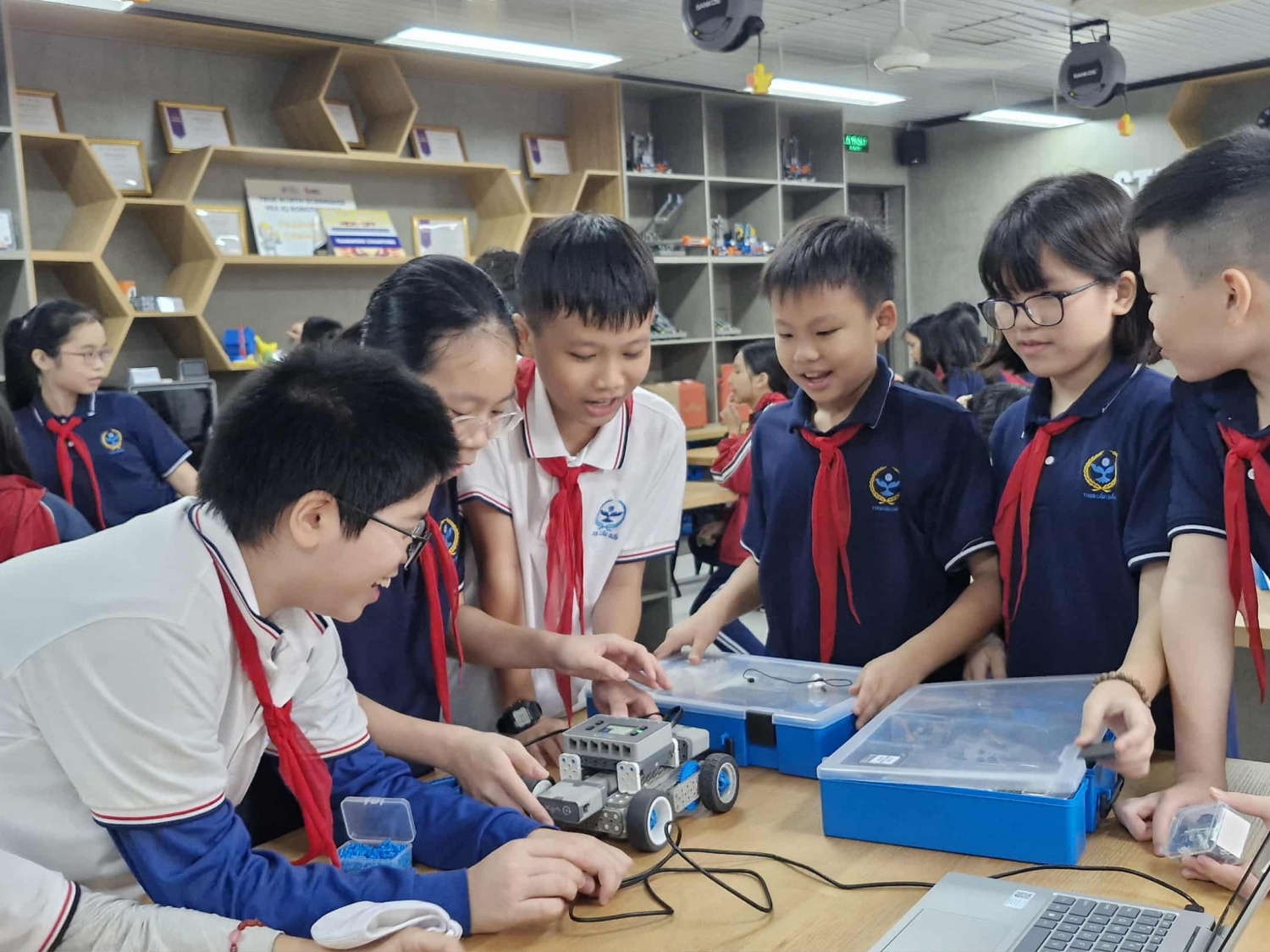 STEM Innovation Petrovietnam: Thắp s&aacute;ng nguồn năng lượng tri thức cho tương lai đất nước- Ảnh 3.