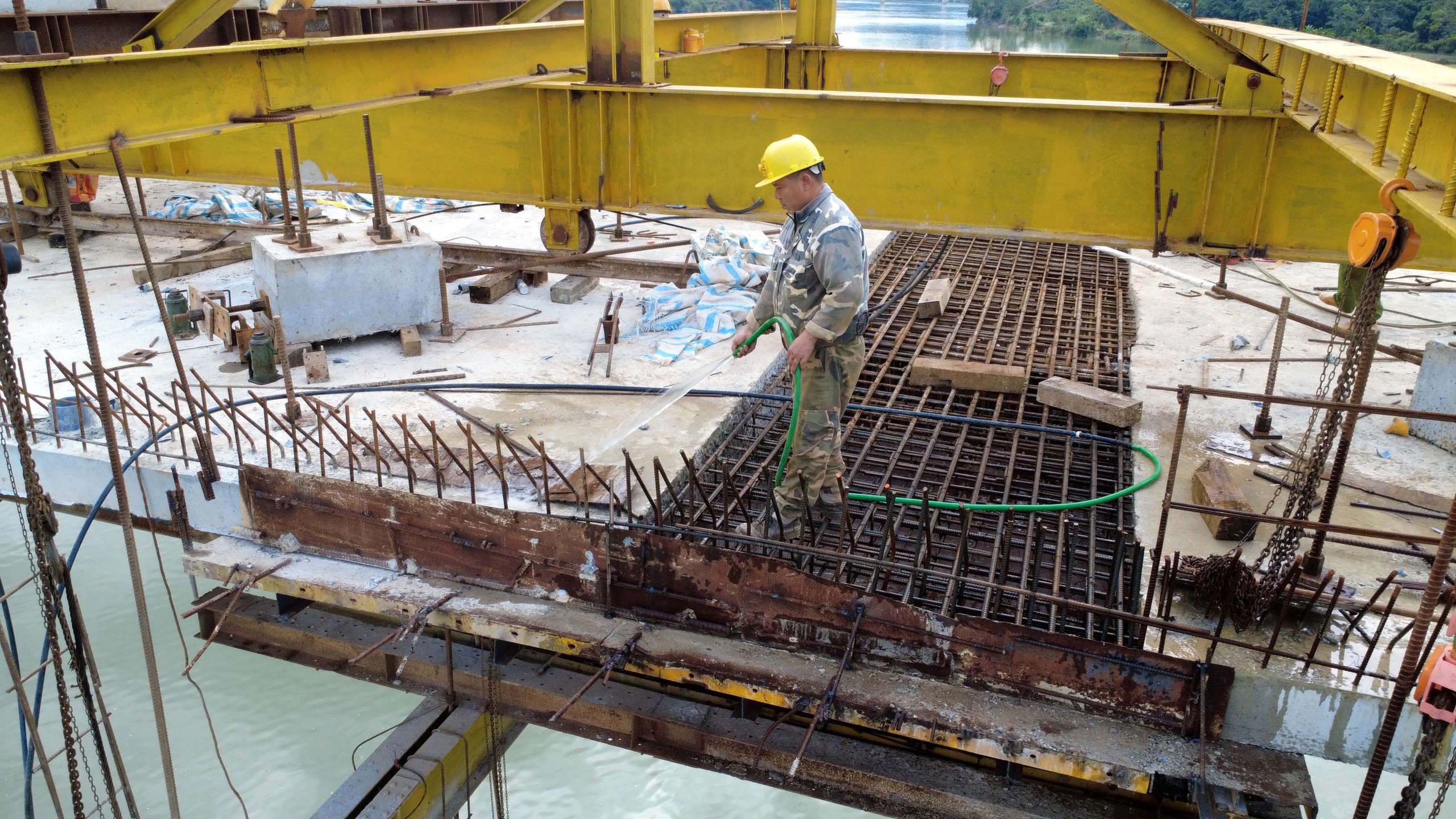 Hơn 600 ngày để cầu Hàm Yên trên cao tốc Tuyên Quang - Hà Giang sẵn sàng hợp long- Ảnh 17. Hơn 600 ngày để cầu Hàm Yên trên cao tốc Tuyên Quang - Hà Giang sẵn sàng hợp long- Ảnh 17.