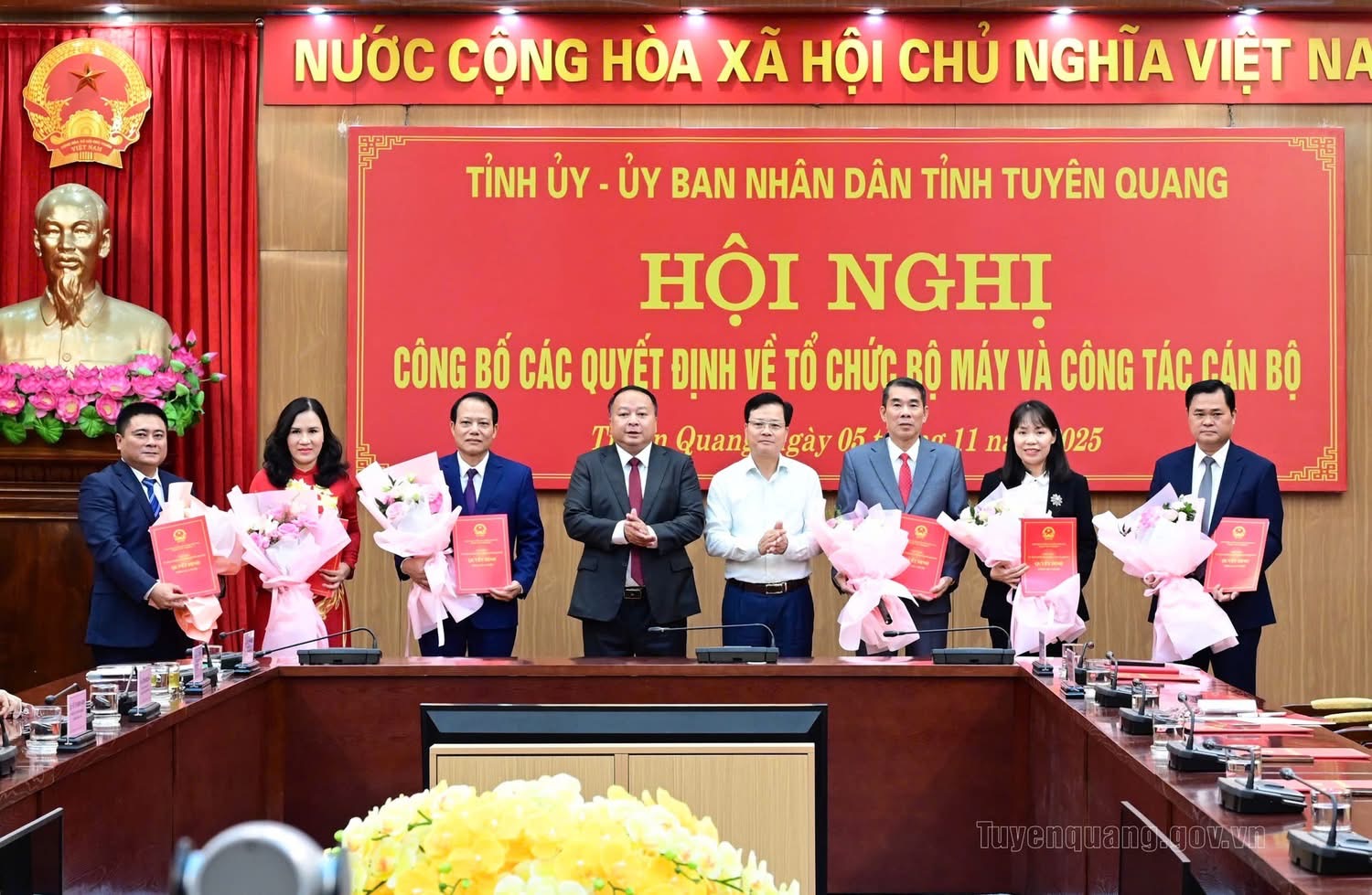 Tuy&ecirc;n Quang: C&ocirc;ng bố quyết định th&agrave;nh lập c&aacute;c ban v&agrave; điều động, bổ nhiệm c&aacute;n bộ- Ảnh 1.