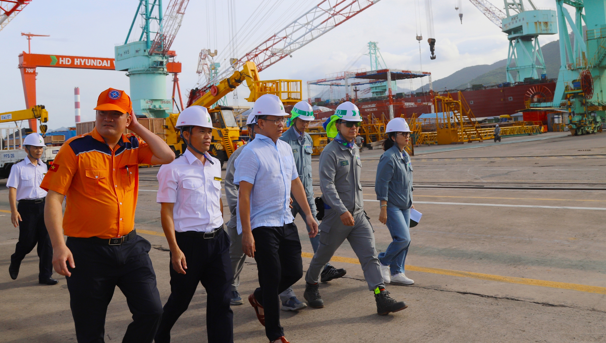 Ứng ph&oacute; b&atilde;o số 13: Kh&aacute;nh H&ograve;a th&agrave;nh lập 9 tổ c&ocirc;ng t&aacute;c- Ảnh 3.
