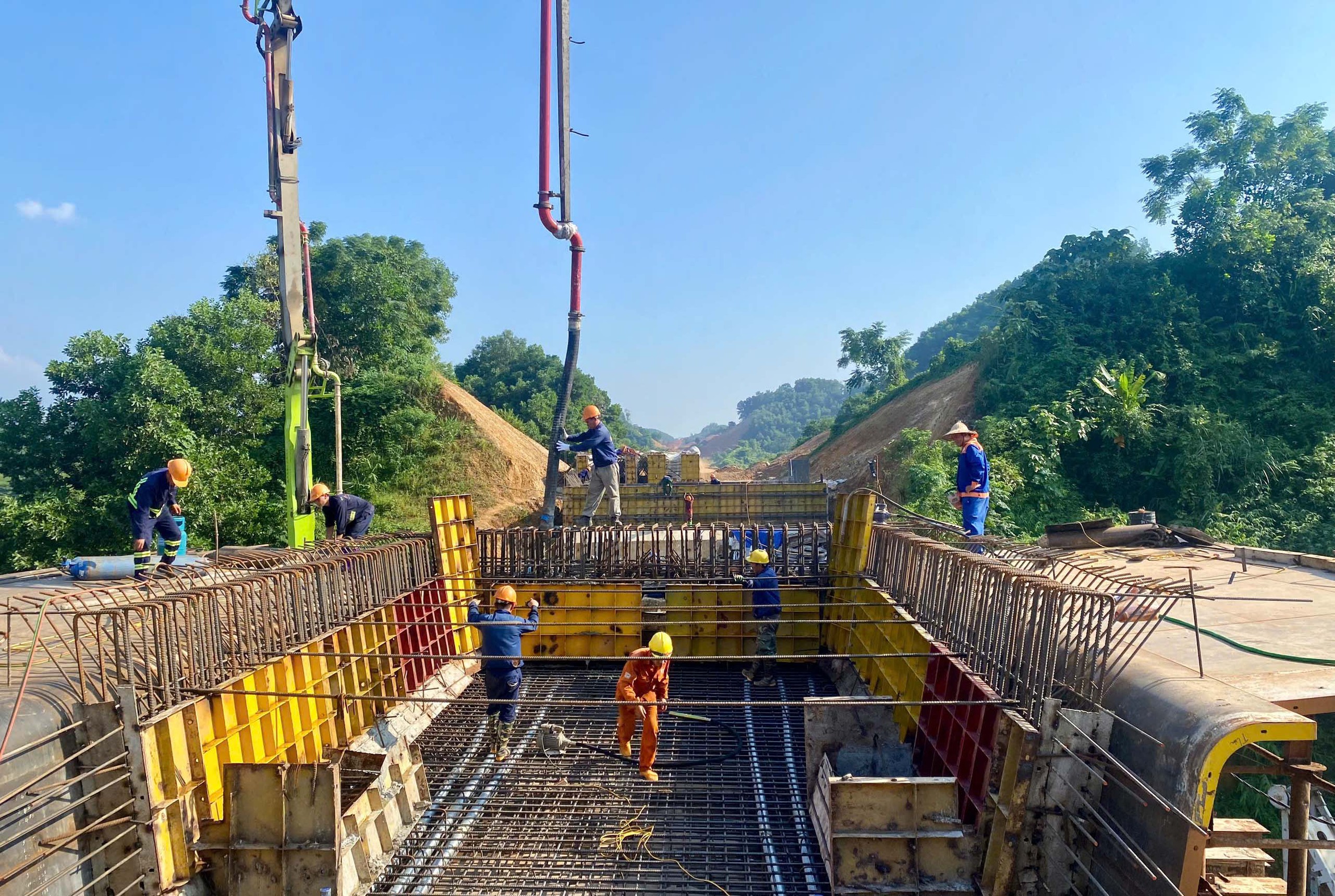 Hơn 600 ngày để cầu Hàm Yên trên cao tốc Tuyên Quang - Hà Giang sẵn sàng hợp long- Ảnh 13. Hơn 600 ngày để cầu Hàm Yên trên cao tốc Tuyên Quang - Hà Giang sẵn sàng hợp long- Ảnh 13.