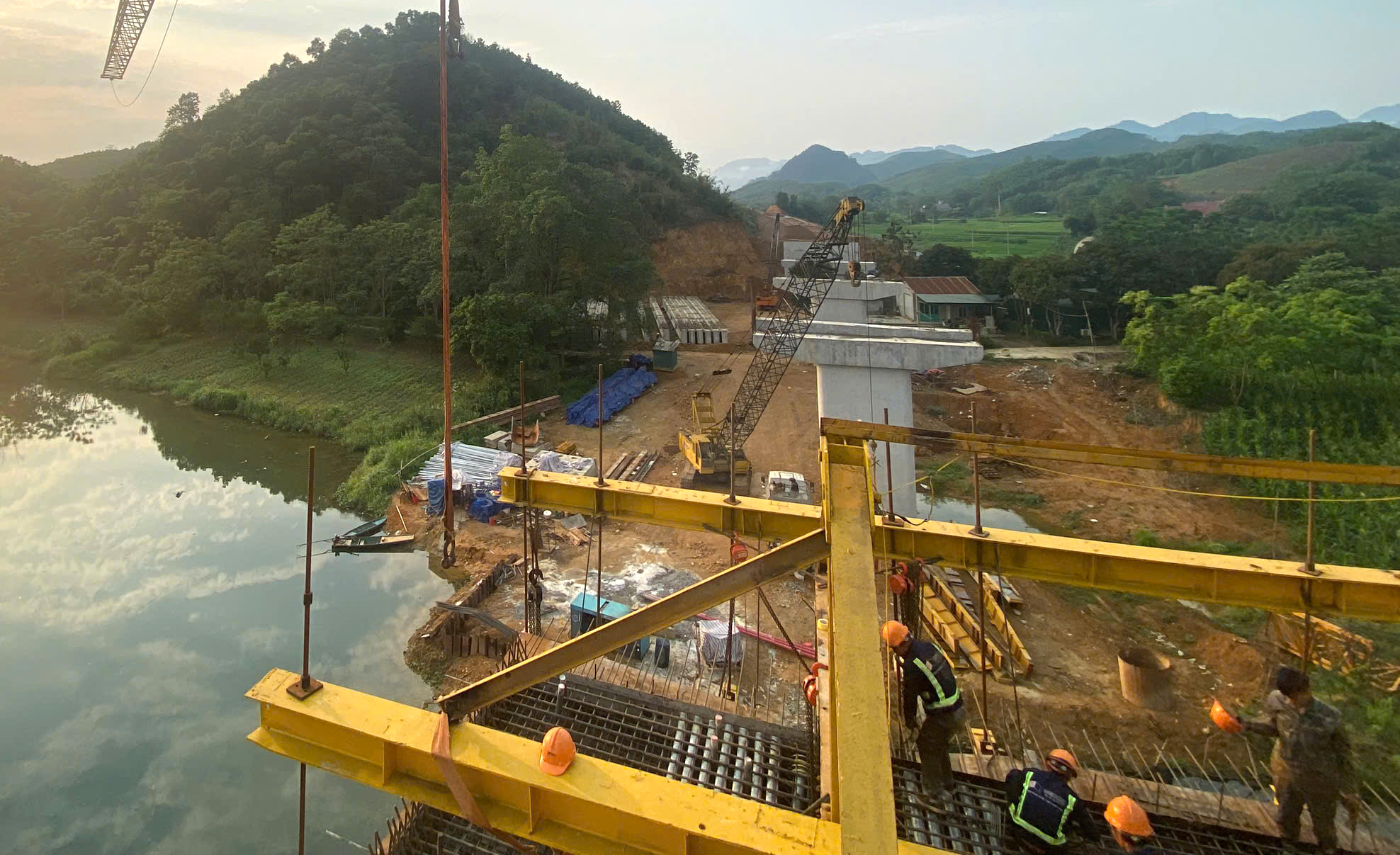 Hơn 600 ngày để cầu Hàm Yên trên cao tốc Tuyên Quang - Hà Giang sẵn sàng hợp long- Ảnh 15. Hơn 600 ngày để cầu Hàm Yên trên cao tốc Tuyên Quang - Hà Giang sẵn sàng hợp long- Ảnh 15.