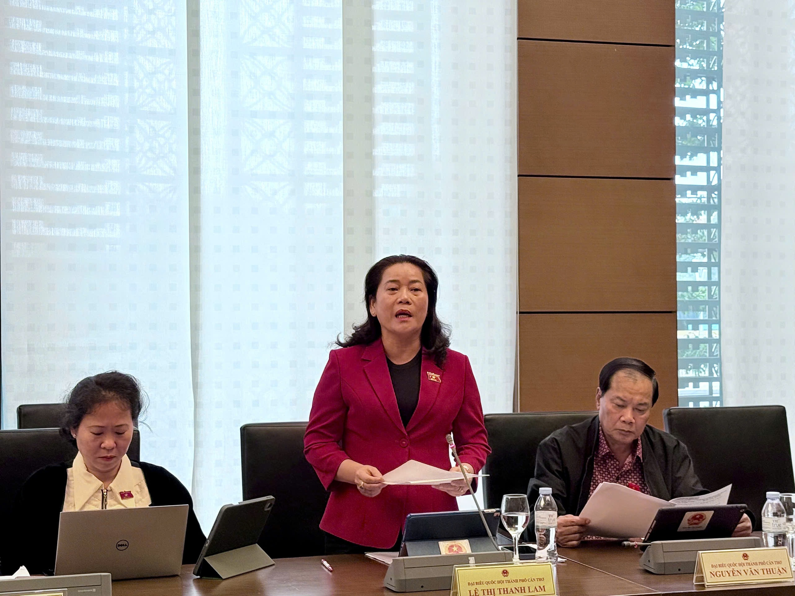 Đại biểu đề nghị linh hoạt &aacute;p thuế chuyển nhượng v&agrave;ng miếng- Ảnh 1.