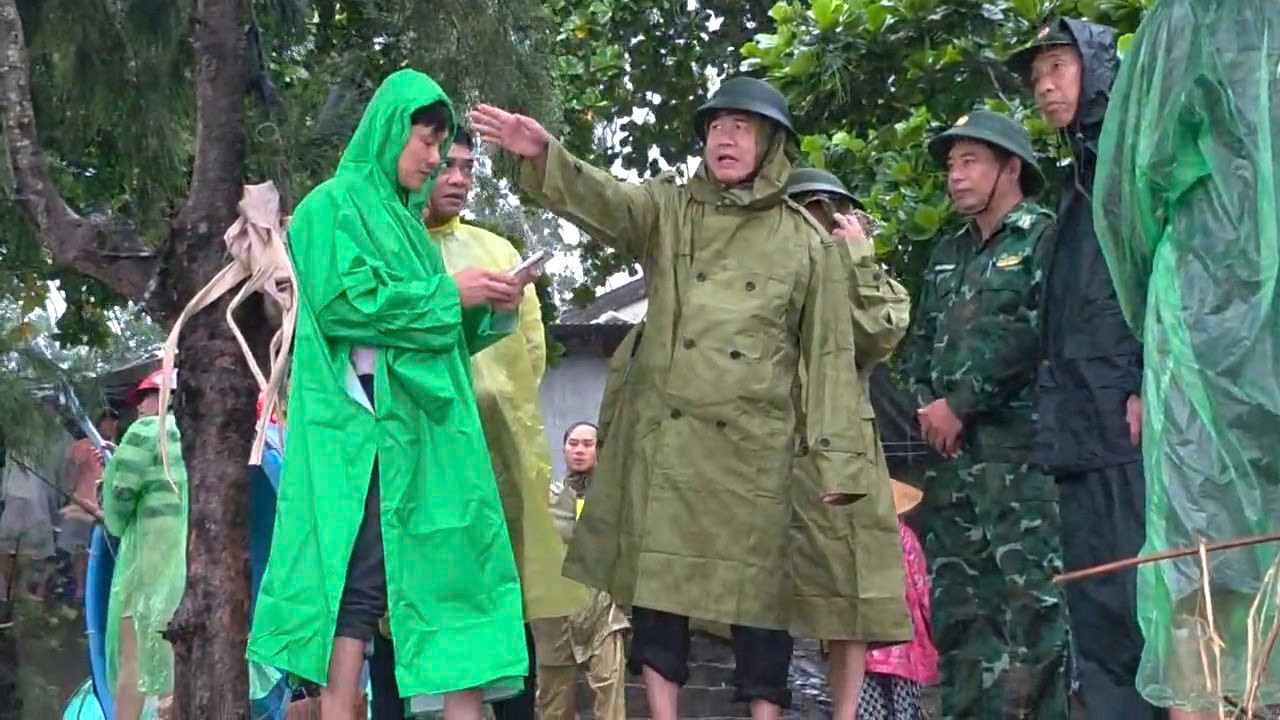 Tin tức mới nhất b&atilde;o số 13: Sạt lở nghi&ecirc;m trọng tại đ&egrave;o T&ocirc; Na tr&ecirc;n QL25- Ảnh 19.