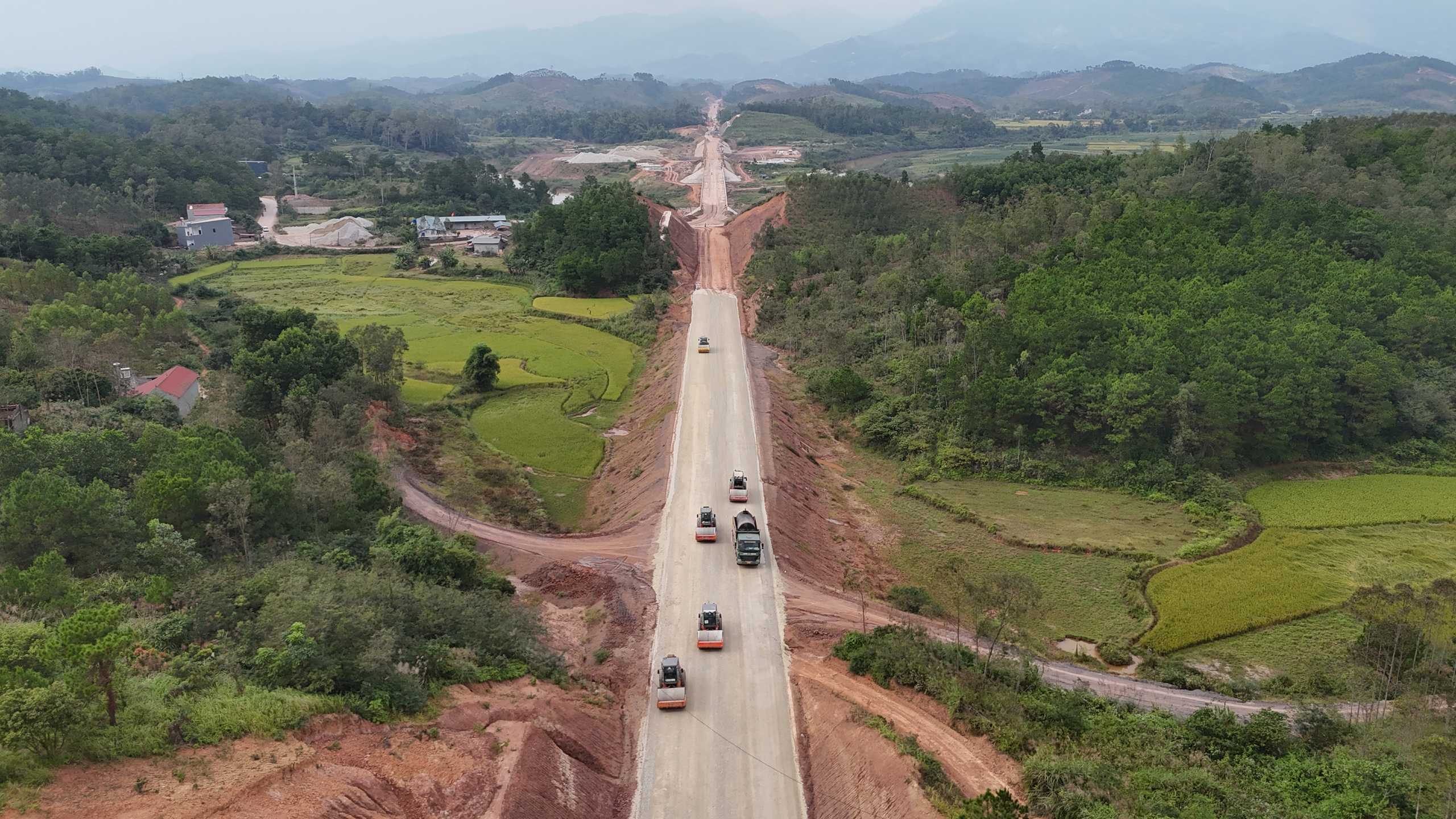Nh&agrave; thầu tăng ca, quyết t&acirc;m đưa dự &aacute;n n&acirc;ng cấp quốc lộ 4B qua Lạng Sơn về đ&iacute;ch đ&uacute;ng hạn- Ảnh 5.