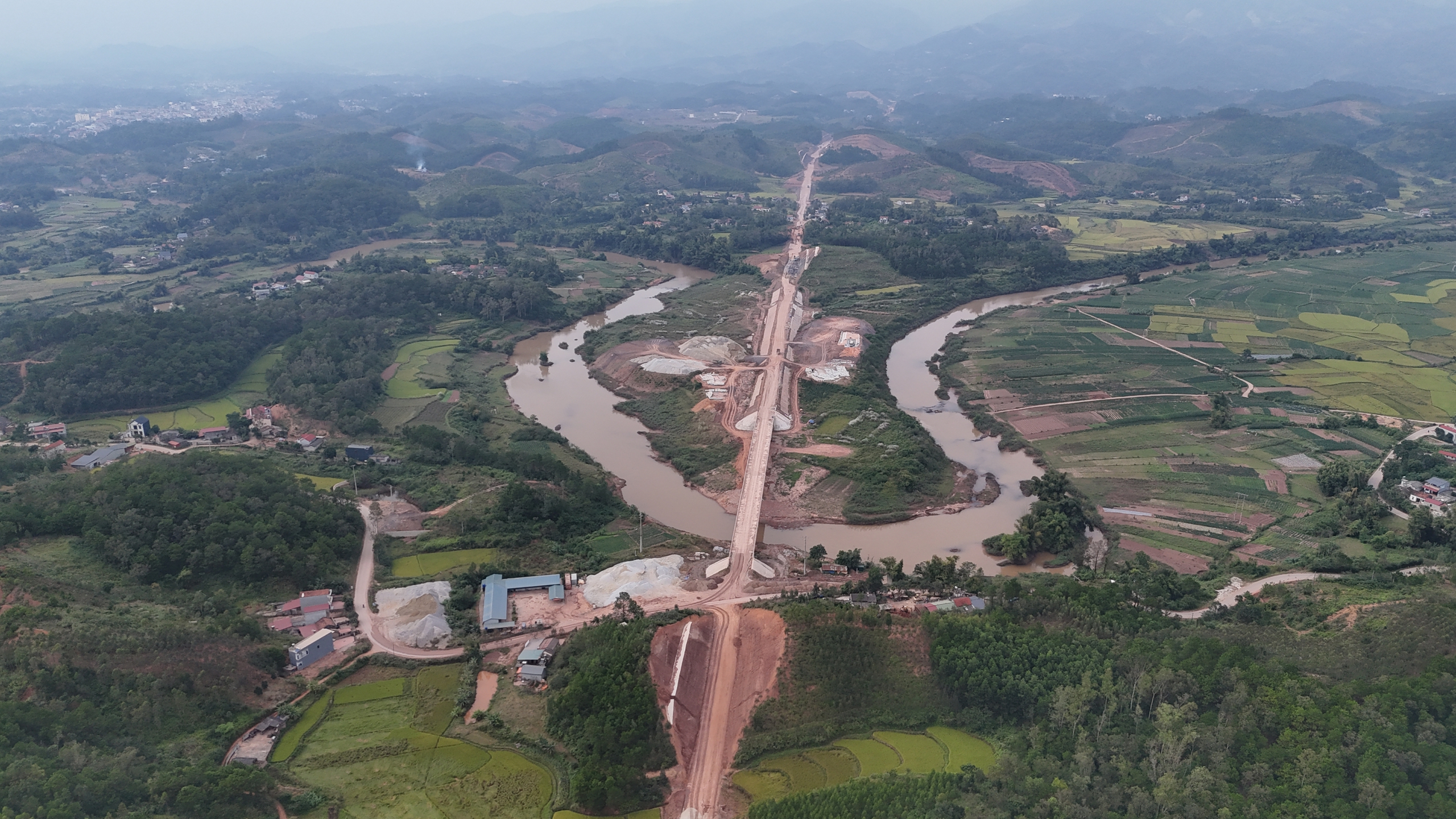 Nh&agrave; thầu tăng ca, quyết t&acirc;m đưa dự &aacute;n n&acirc;ng cấp quốc lộ 4B qua Lạng Sơn về đ&iacute;ch đ&uacute;ng hạn- Ảnh 7.