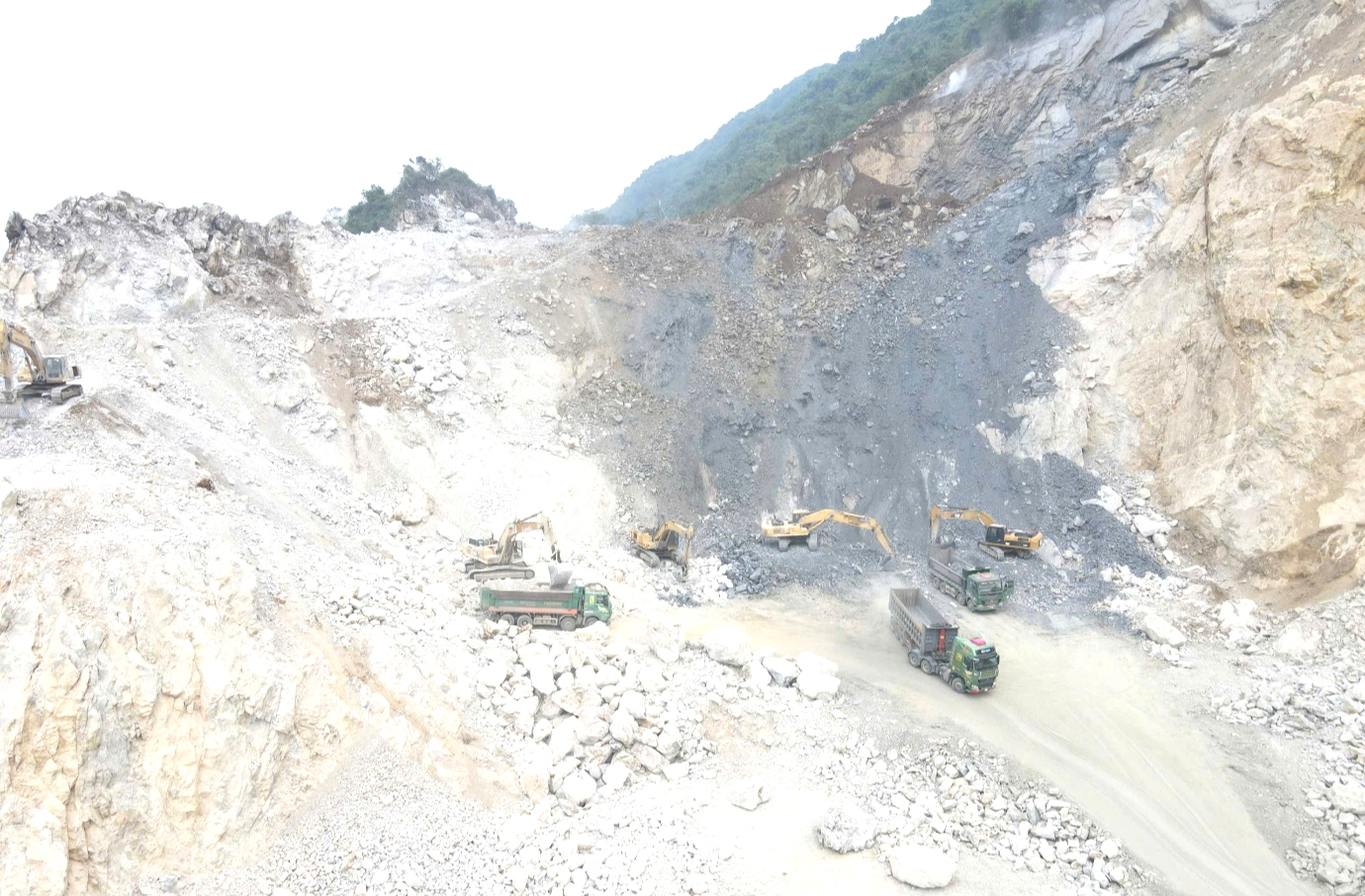 C&ocirc;ng ty Vissai Ninh B&igrave;nh nộp hơn 6,1 tỷ đồng khắc phục vi phạm khai th&aacute;c mỏ đ&aacute; v&ocirc;i- Ảnh 1.