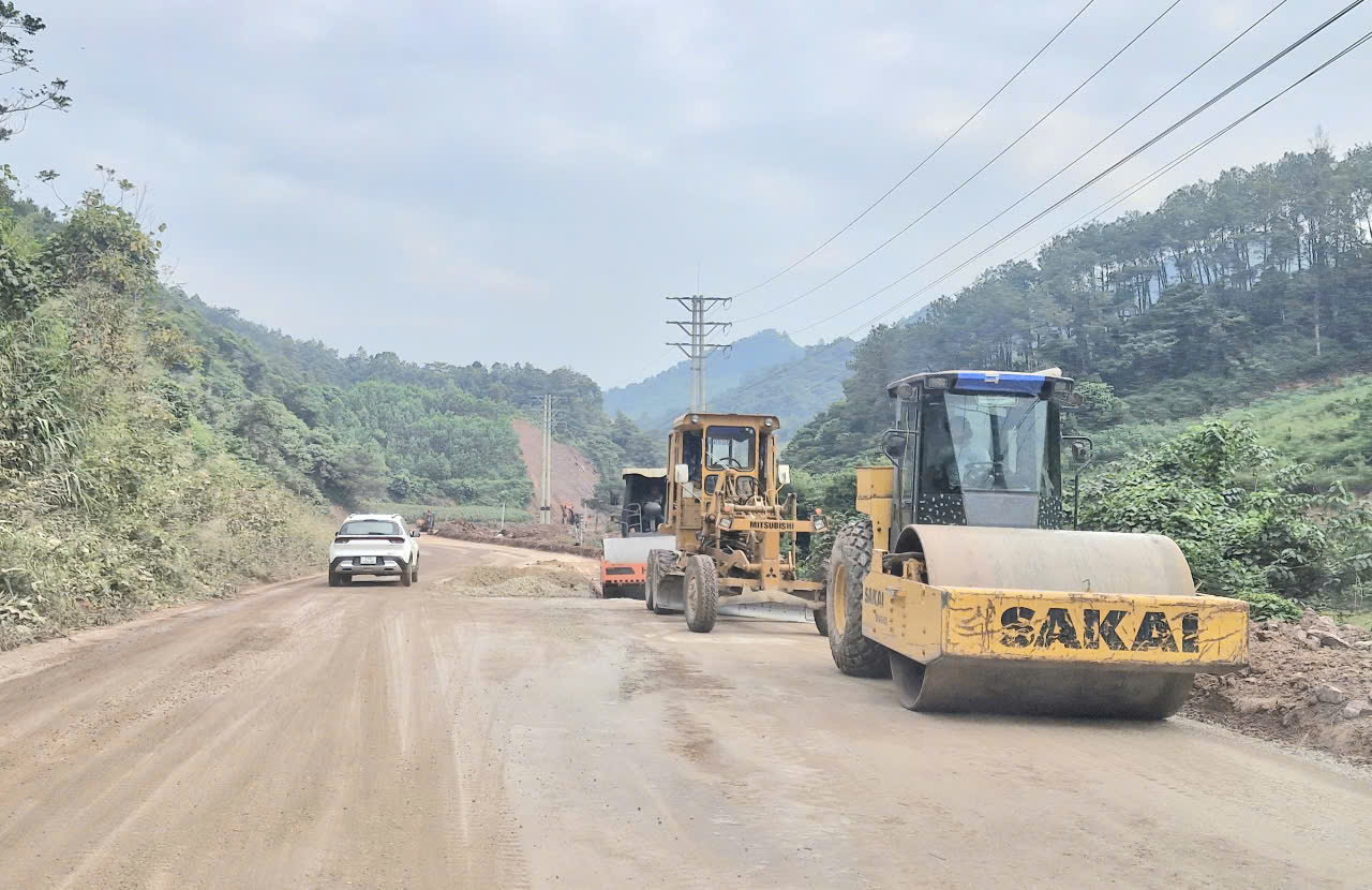 Nh&agrave; thầu tăng ca, quyết t&acirc;m đưa dự &aacute;n n&acirc;ng cấp quốc lộ 4B qua Lạng Sơn về đ&iacute;ch đ&uacute;ng hạn- Ảnh 16.