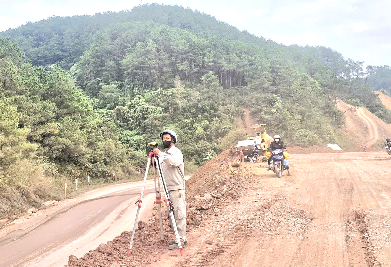 Nh&agrave; thầu tăng ca, quyết t&acirc;m đưa dự &aacute;n n&acirc;ng cấp quốc lộ 4B qua Lạng Sơn về đ&iacute;ch đ&uacute;ng hạn- Ảnh 11.