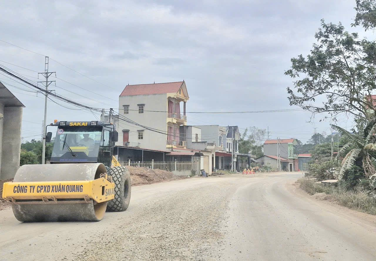 Nh&agrave; thầu tăng ca, quyết t&acirc;m đưa dự &aacute;n n&acirc;ng cấp quốc lộ 4B qua Lạng Sơn về đ&iacute;ch đ&uacute;ng hạn- Ảnh 3.