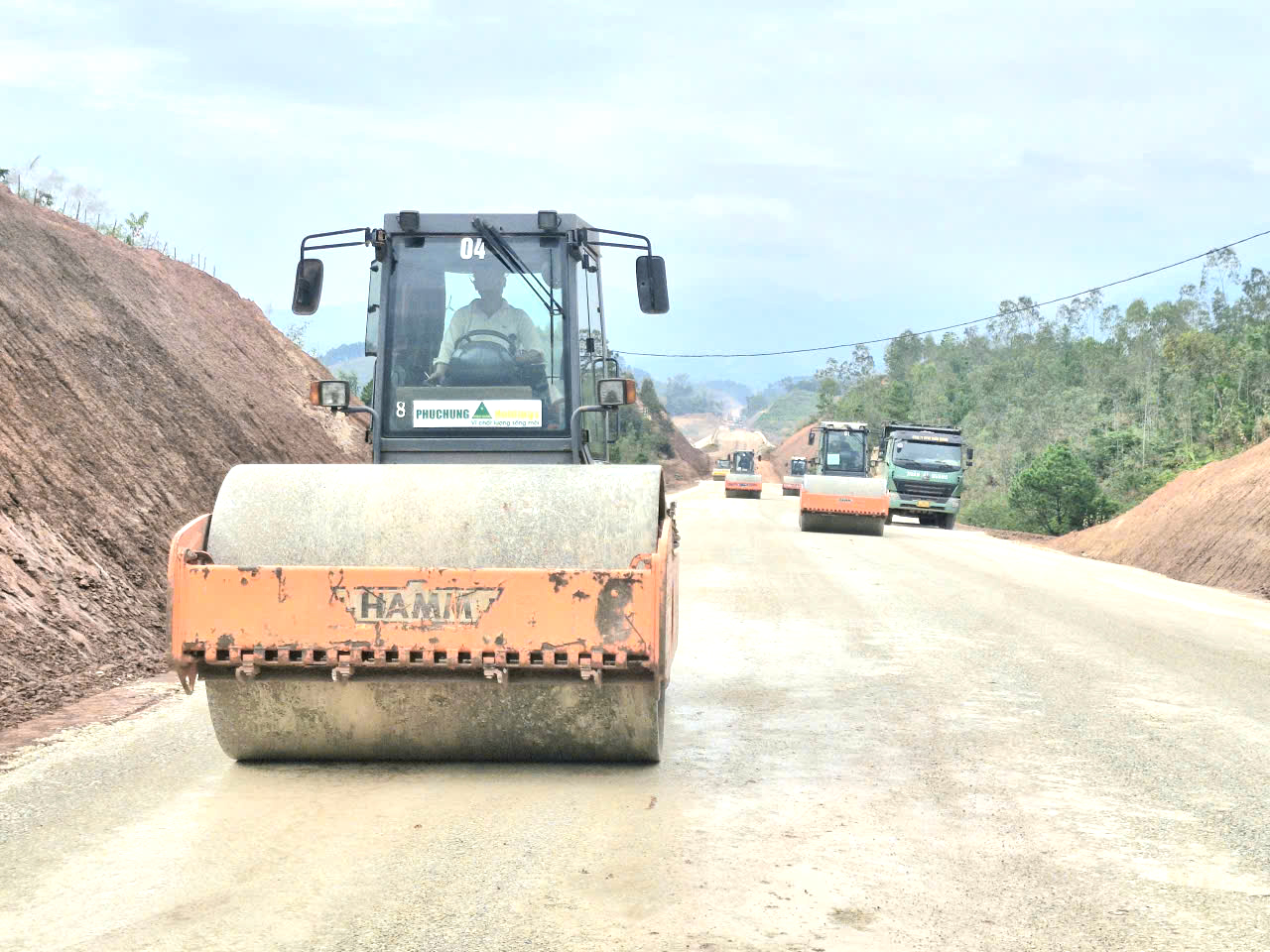 Nh&agrave; thầu tăng ca, quyết t&acirc;m đưa dự &aacute;n n&acirc;ng cấp quốc lộ 4B qua Lạng Sơn về đ&iacute;ch đ&uacute;ng hạn- Ảnh 1.