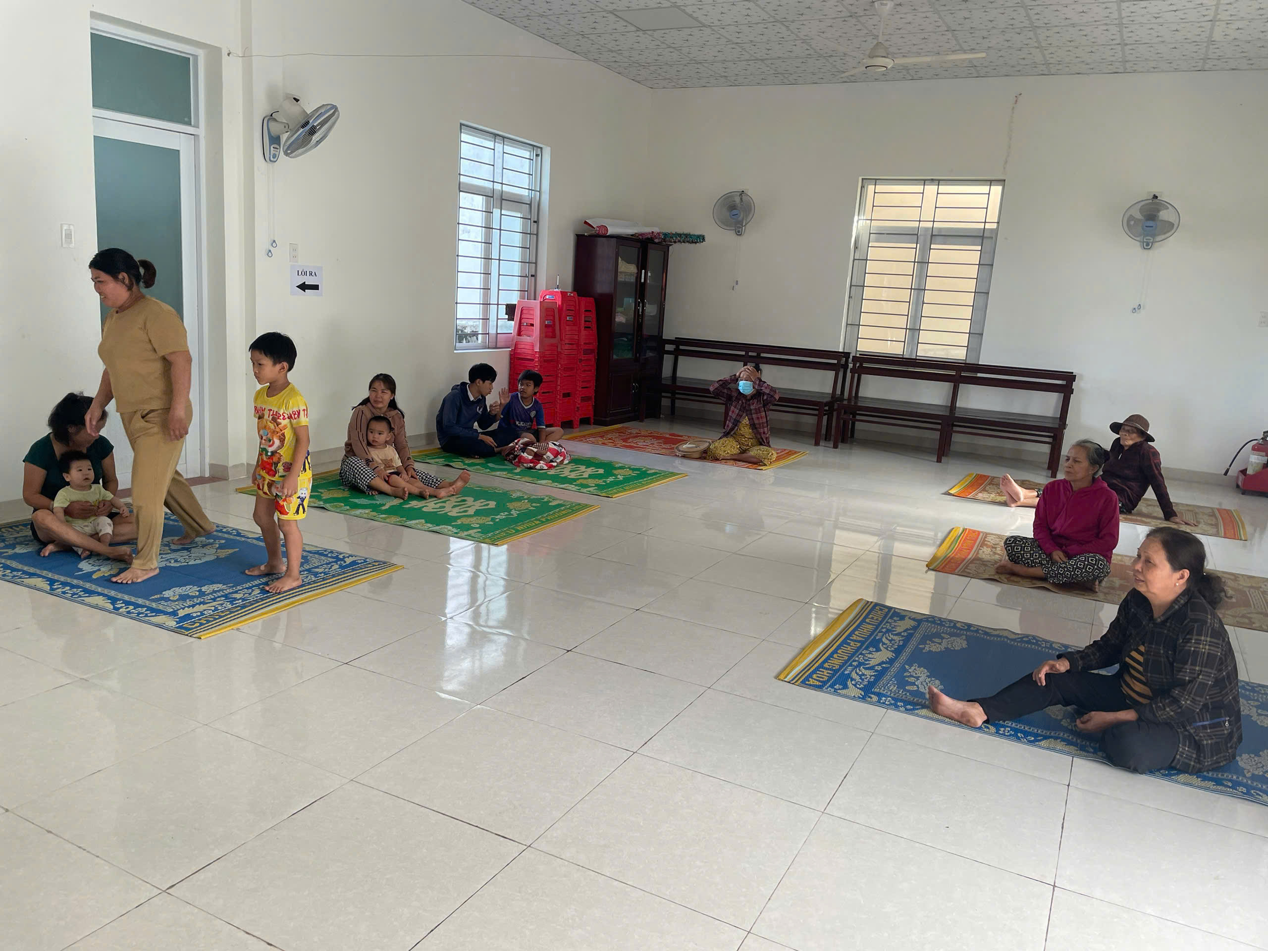 Tin tức mới nhất b&atilde;o số 13: Sạt lở nghi&ecirc;m trọng tại đ&egrave;o T&ocirc; Na tr&ecirc;n QL25- Ảnh 27.