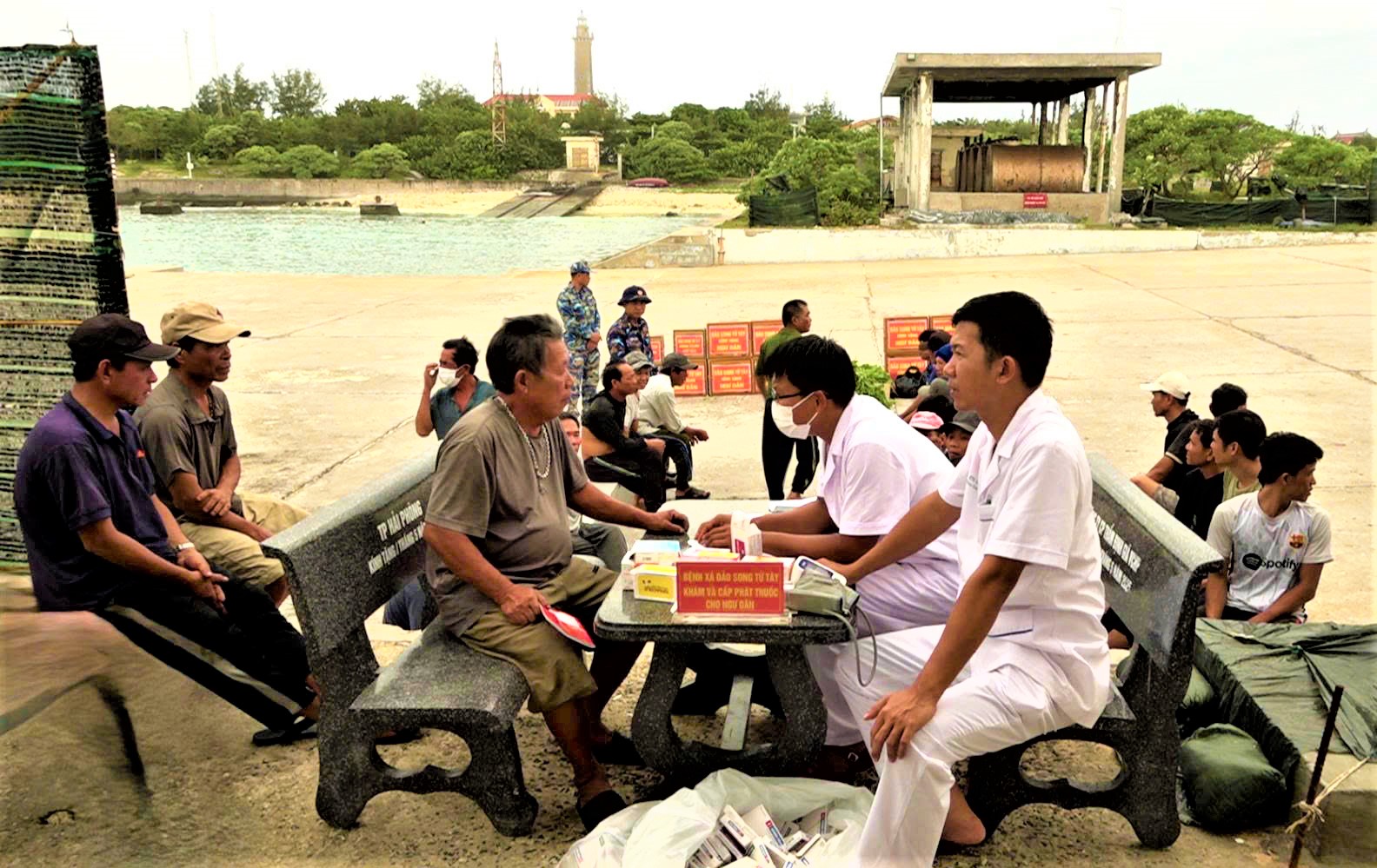 Đặc khu Trường Sa an to&agrave;n sau b&atilde;o số 13: Hơn 3.400 ngư d&acirc;n được hỗ trợ tr&uacute; b&atilde;o an to&agrave;n- Ảnh 4.