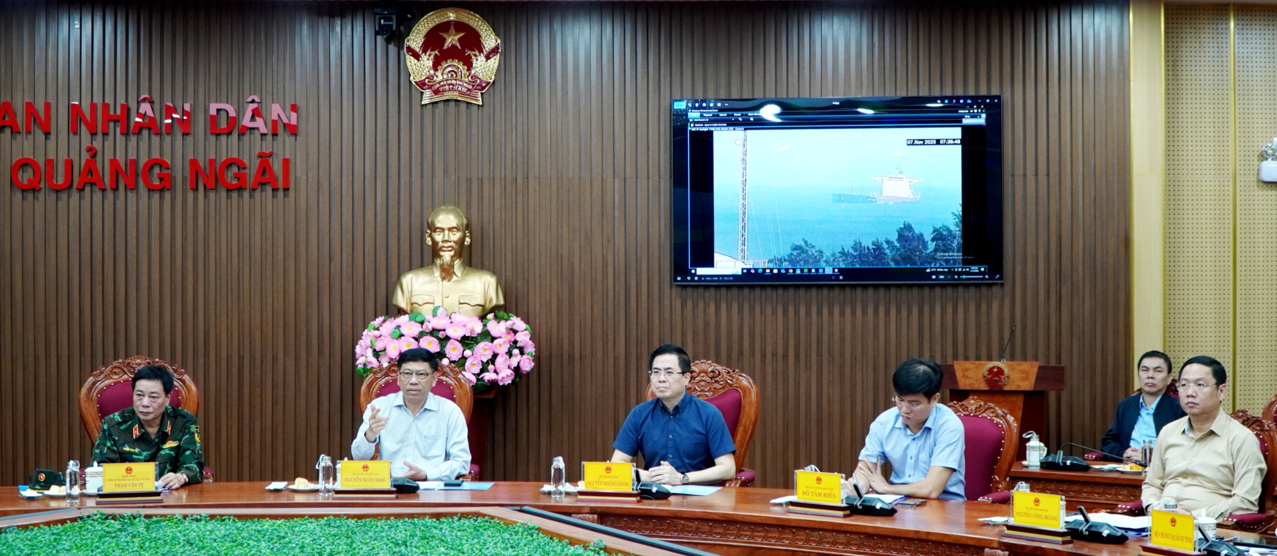 H&uacute;t to&agrave;n bộ dầu, đưa t&agrave;u Star Bueno ra khỏi v&ugrave;ng biển Quảng Ng&atilde;i- Ảnh 1.