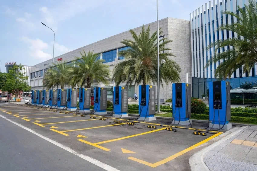 H&agrave; Nội &ldquo;bật đ&egrave;n xanh&rdquo; cho th&iacute; điểm lắp trạm sạc, th&uacute;c đẩy phương tiện sử dụng điện- Ảnh 1.
