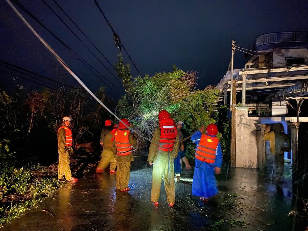 B&atilde;o số 13: Gia Lai thiệt hại hơn 5.000 tỷ đồng, 2 người tử vong- Ảnh 33.