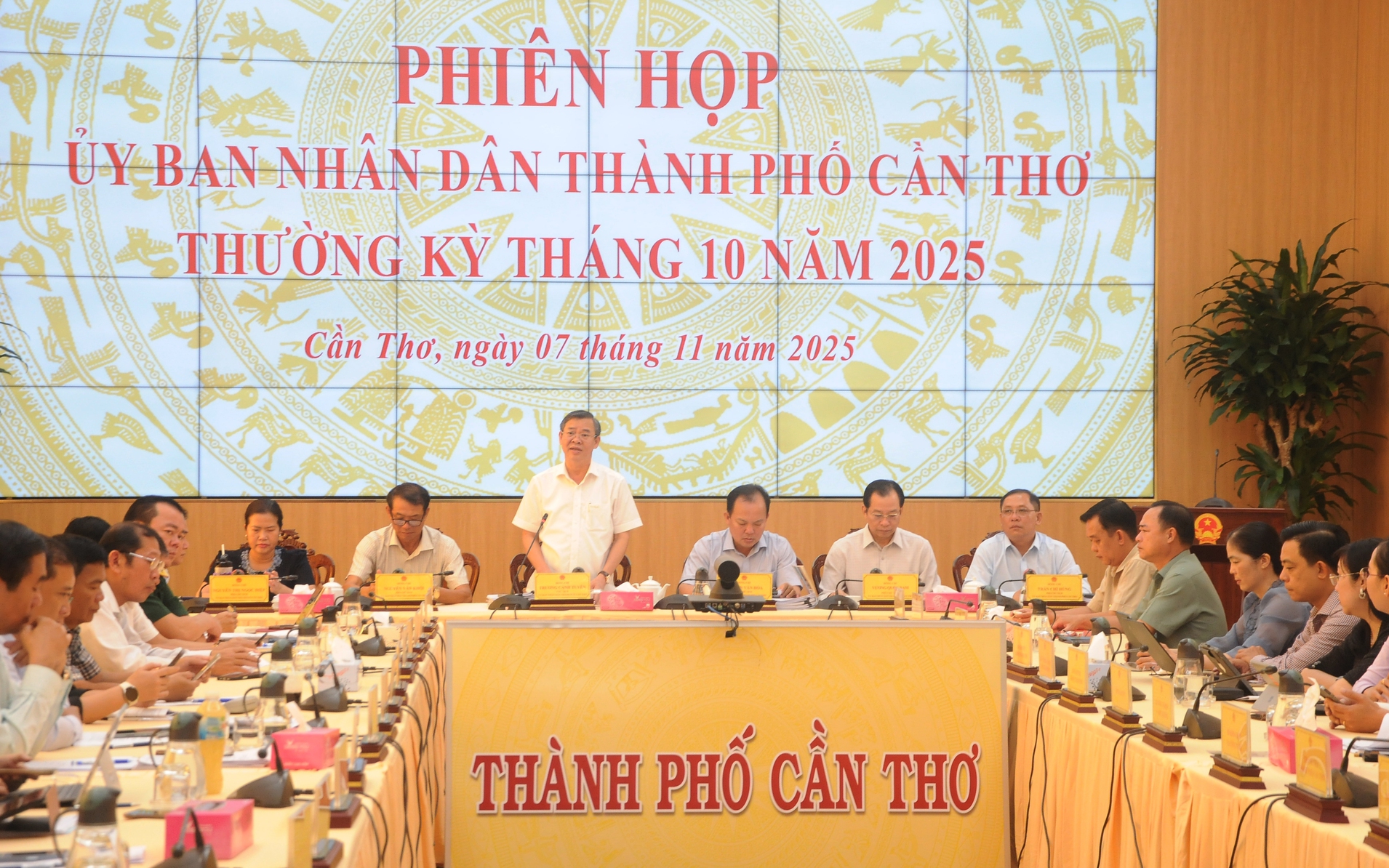 Cần Thơ đẩy nhanh giải ngân, ưu tiên dự án có khả năng hấp thụ vốn tốt- Ảnh 3. Cần Thơ giải ngân vốn đầu tư công xếp 31/34 tỉnh, thành