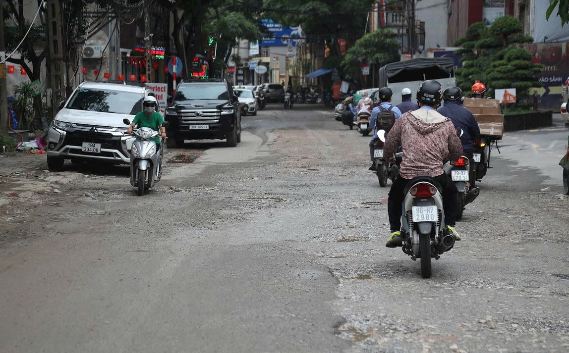 Hà Nội: Tạm cấm ô tô lưu thông ban đêm trên đường Thanh Bình để phục vụ thi công- Ảnh 1. Hà Nội: Tạm cấm ô tô lưu thông ban đêm trên đường Thanh Bình để phục vụ thi công- Ảnh 1.