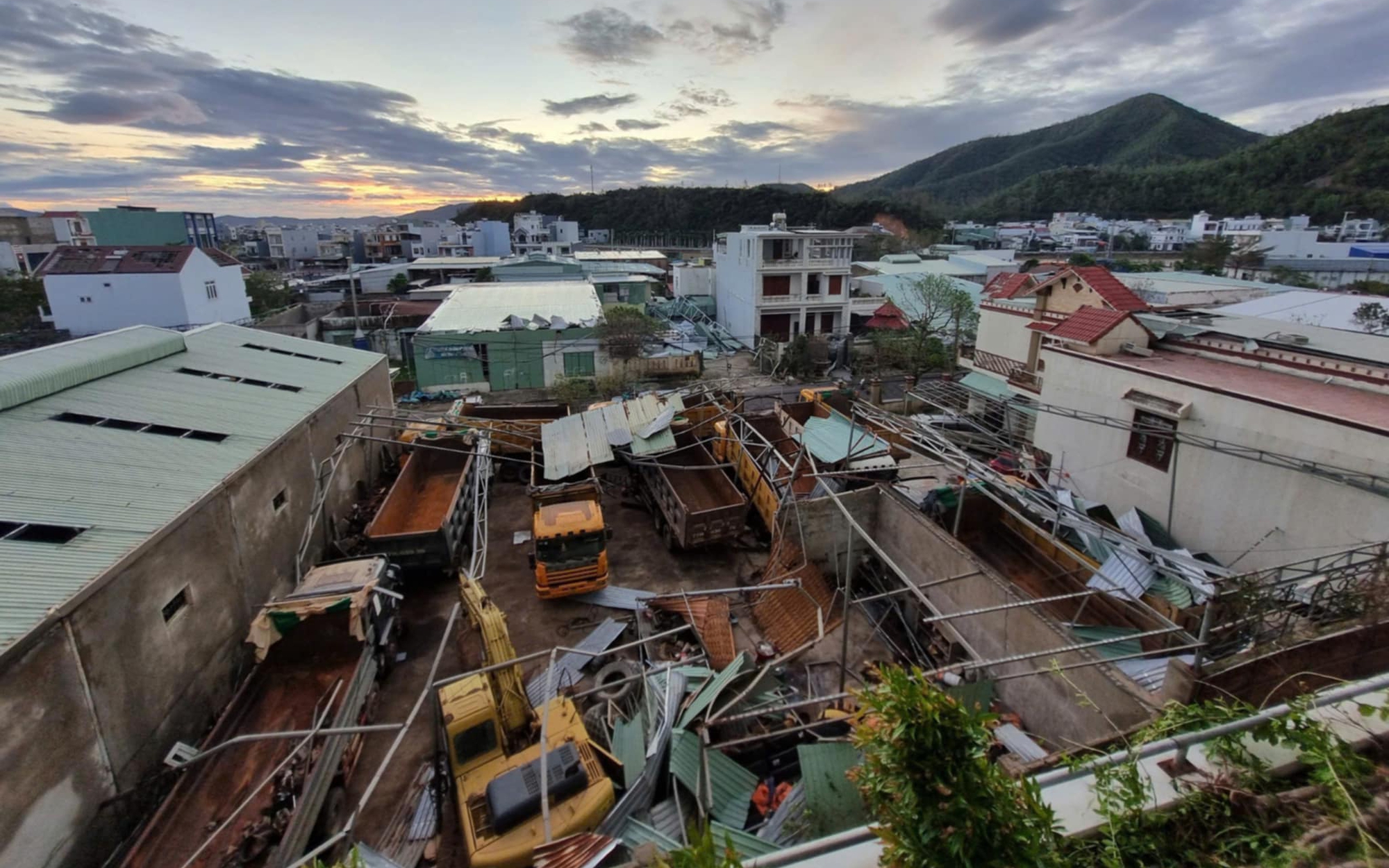 Gia Lai quyết liệt khắc phục hậu quả sau bão số 13, sớm ổn định đời sống nhân dân- Ảnh 5. Bão số 13: Gia Lai thiệt hại hơn 5.000 tỷ đồng, 2 người tử vong