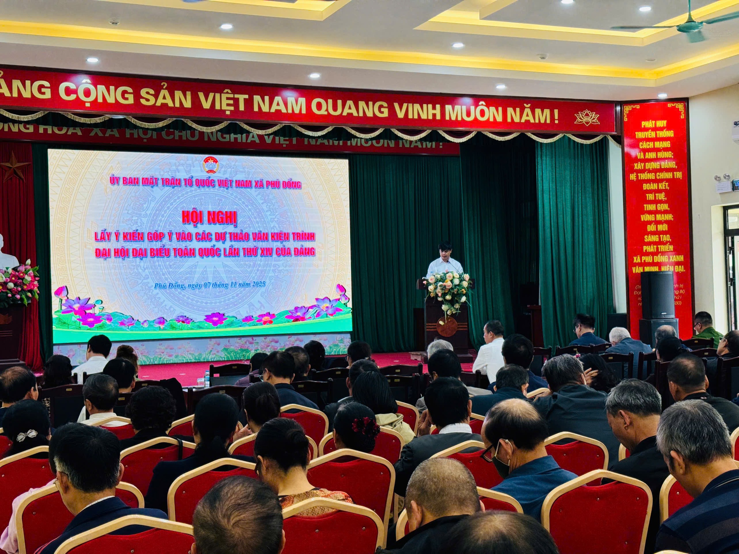 H&agrave; Nội: Ph&aacute;t huy tr&iacute; tuệ, tr&aacute;ch nhiệm của c&aacute;n bộ, nh&acirc;n d&acirc;n g&oacute;p &yacute; văn kiện Đại hội Đảng- Ảnh 1.