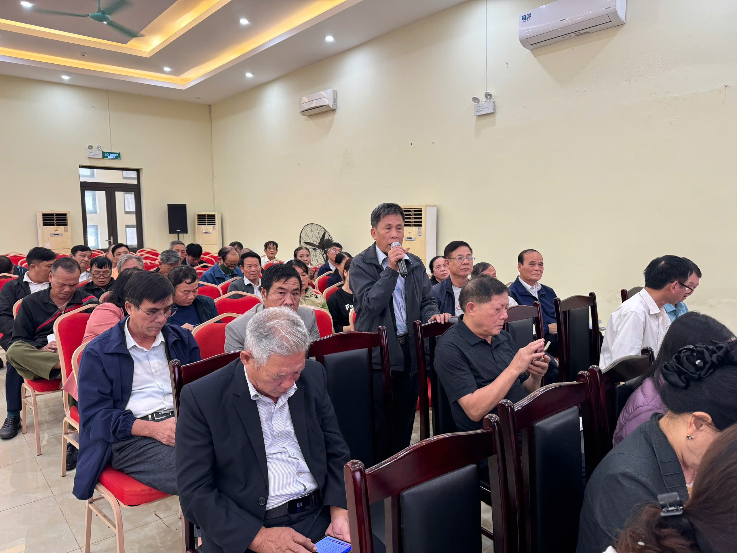 H&agrave; Nội: Ph&aacute;t huy tr&iacute; tuệ, tr&aacute;ch nhiệm của c&aacute;n bộ, nh&acirc;n d&acirc;n g&oacute;p &yacute; văn kiện Đại hội Đảng- Ảnh 2.