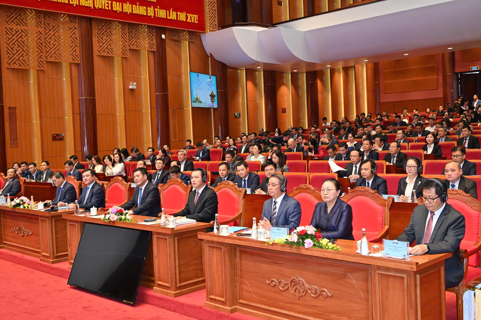 Việt Nam &ndash; L&agrave;o: Mở rộng h&agrave;nh lang thương mại xanh, kết nối hạ tầng bi&ecirc;n giới hiện đại- Ảnh 1.